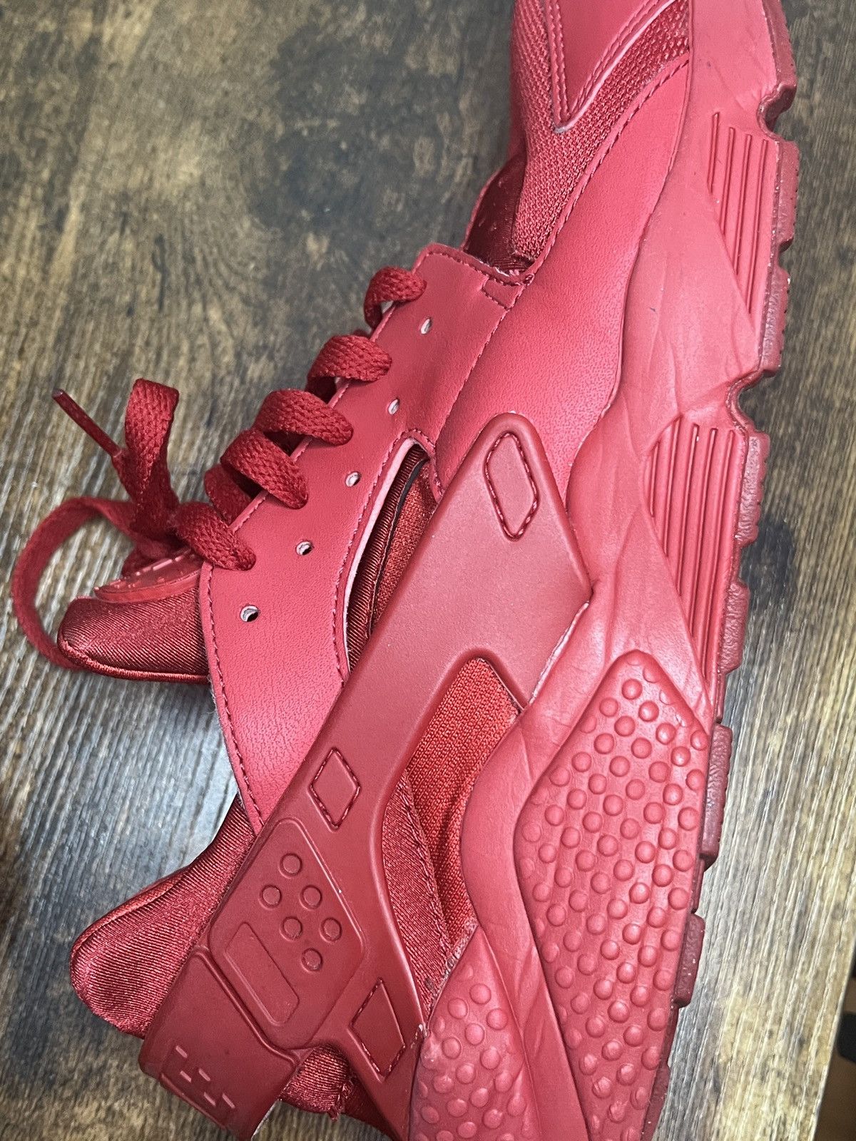 Nike Nike Air Huarache - Triple Red Size US 11 / EU 44 - 13 Thumbnail