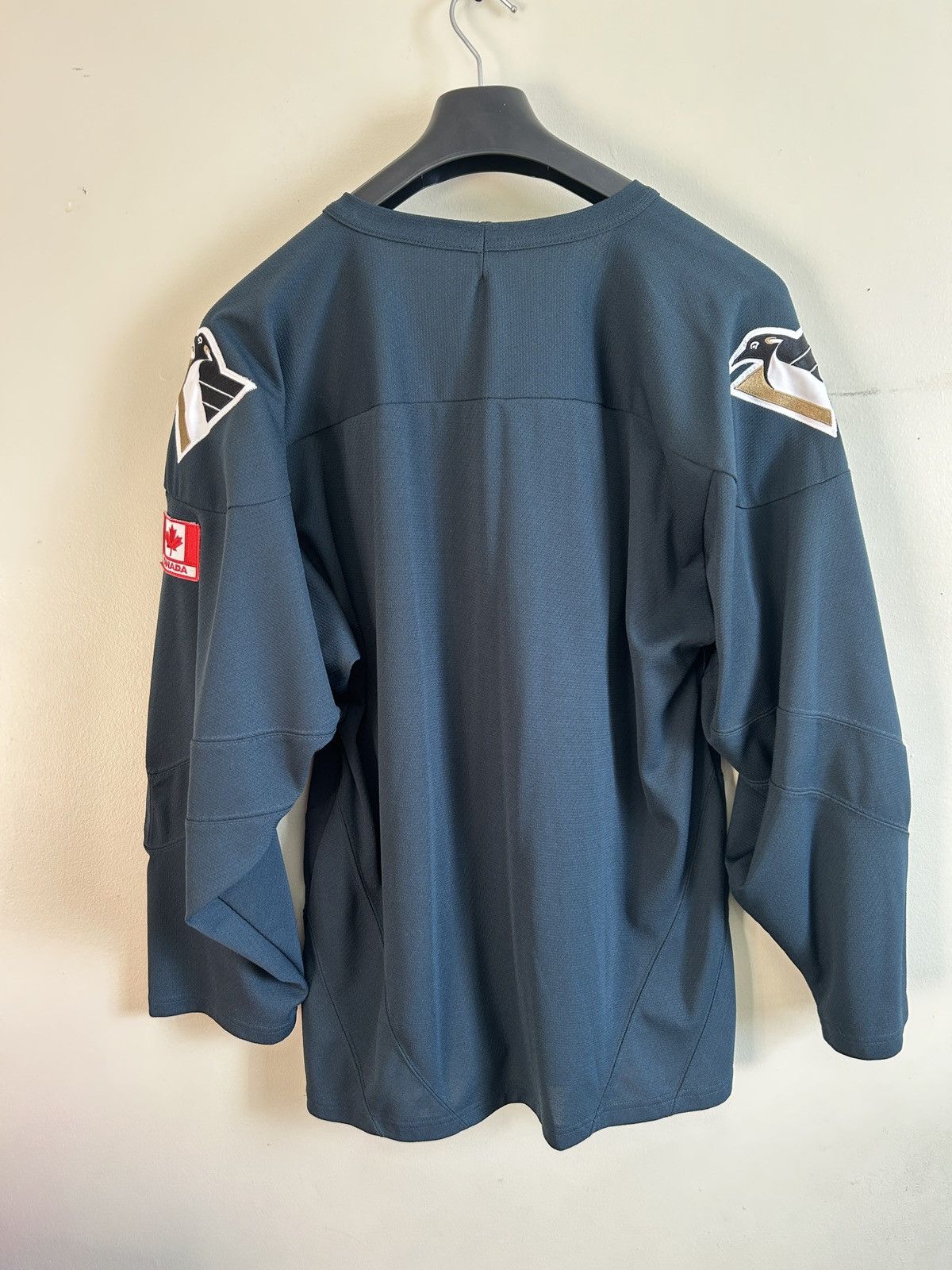 NHL × Vintage Vintage Pittsburgh Penguins Practice/ Warm up NHL Jersey Size US M / EU 48-50 / 2 - 3 Thumbnail