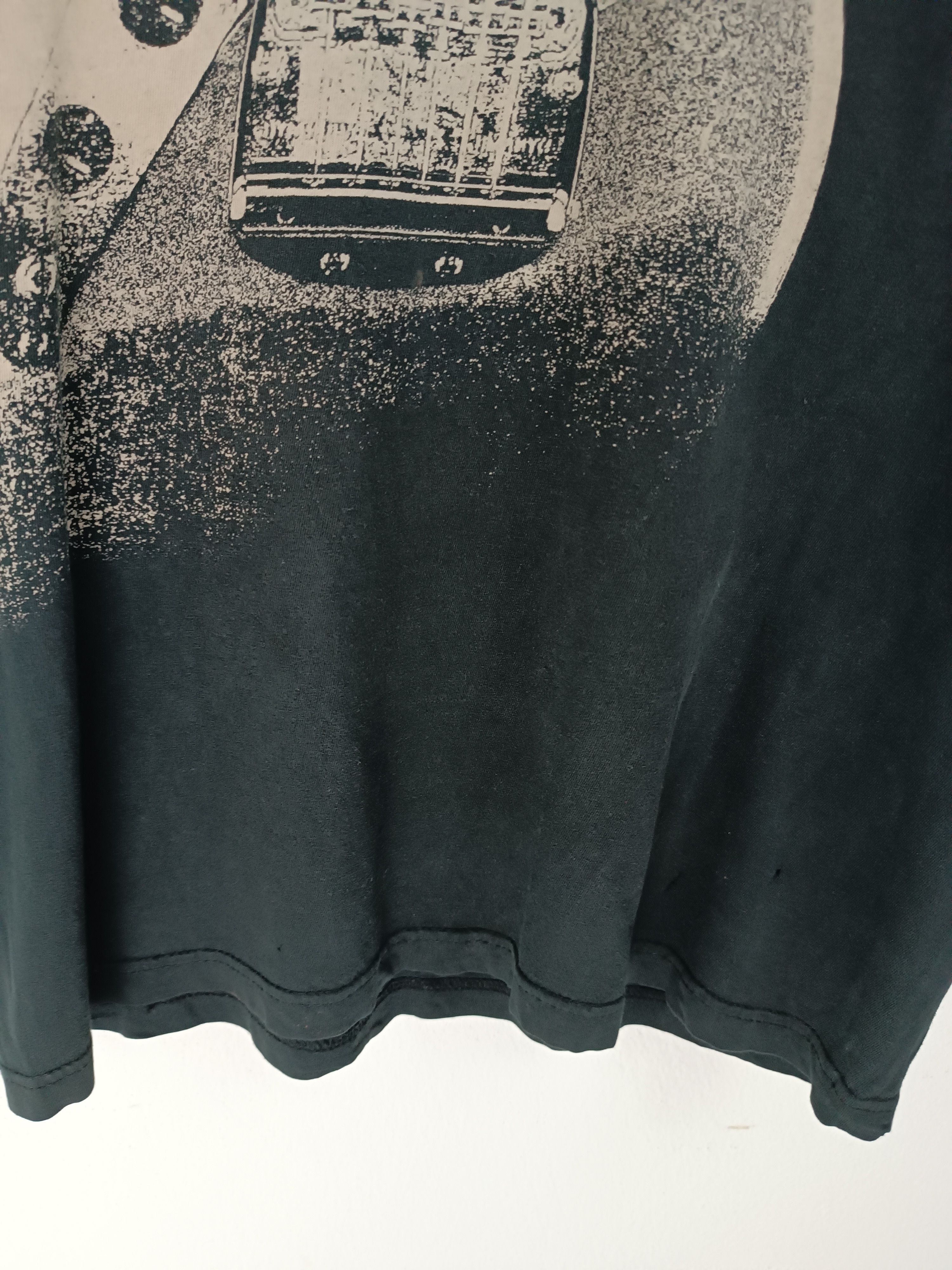 Nirvana VINTAGE 2005 NIRVANA KURT FENDER TEE Y2K(foo fighters grohl) Size US M / EU 48-50 / 2 - 7 Thumbnail