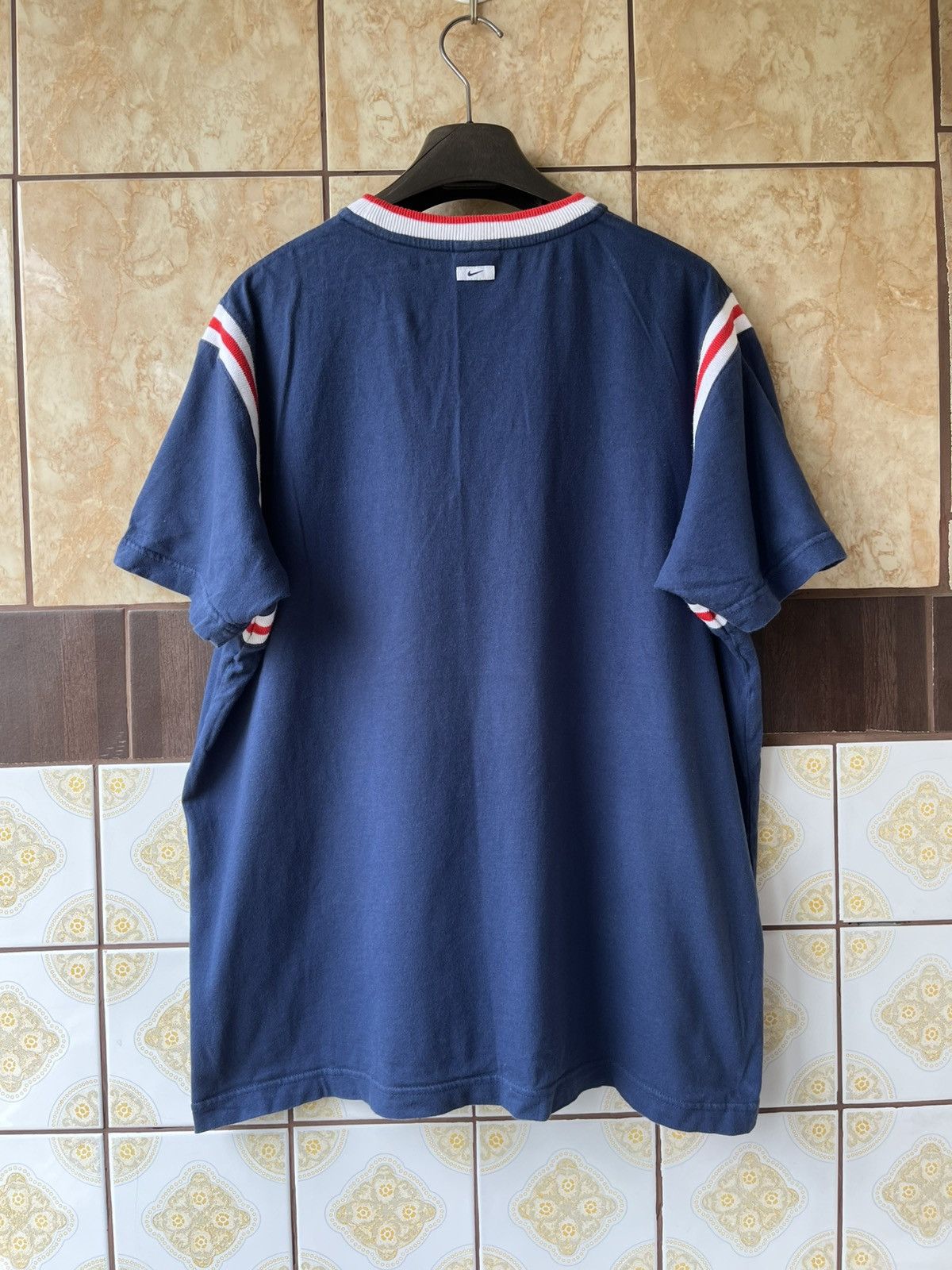 Nike Nike vintage 2000 T shirt Size US L / EU 52-54 / 3 - 3 Thumbnail