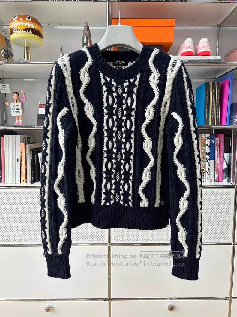 Chanel Chanel Hamburg series catwalk blue and white totem round-n Size XXS / US 00 / IT 34 - 1 Thumbnail
