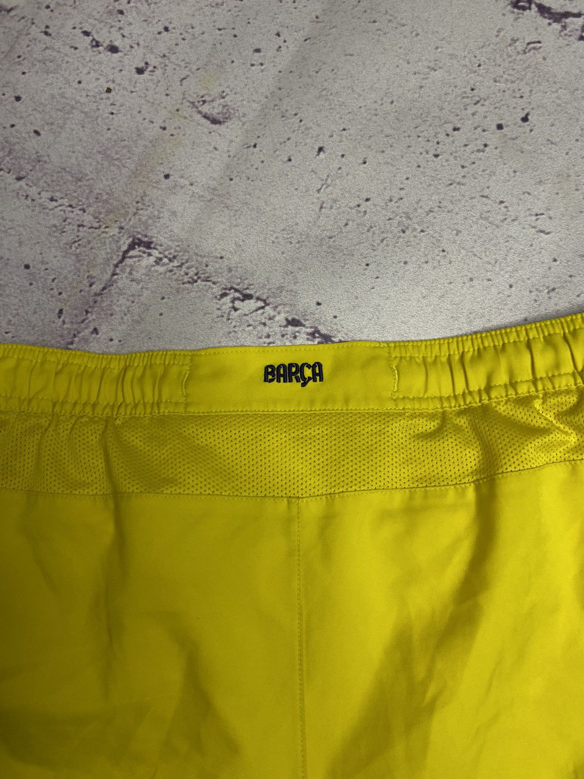 Nike MENS Nike Barcelona Yellow Soccer Shorts vintage Size US 34 / EU 50 - 13 Thumbnail