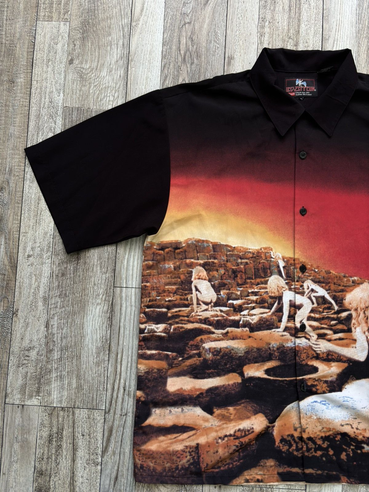 Band Tees Led Zeppelin Houses of the Holy 2003 Vintage Shirt Size US XL / EU 56 / 4 - 3 Thumbnail