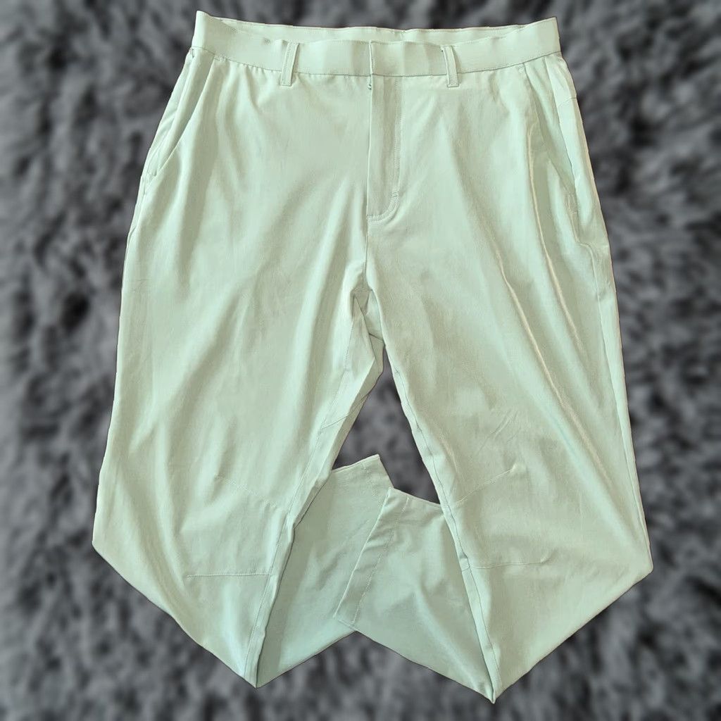 Fabletics Fabletics Pants Men’s 30x32 Green Stretch Zip Pockets Activewear Golf Athleisure Stretch Tapered Classic Regular Inseam 29 in Mens Size US 30 / EU 46 - 1 Thumbnail
