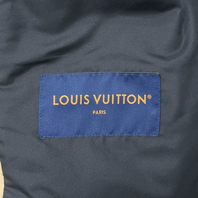 Louis Vuitton Louis Vuitton Embossed Full Logo Jacket Size US M / EU 48-50 / 2 - 5 Thumbnail