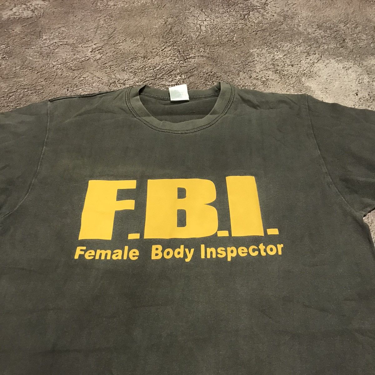 Vintage Vintage Y2K FBI Female Body Inspector Graphic Tee Streetwear Size US M / EU 48-50 / 2 - 1 Thumbnail