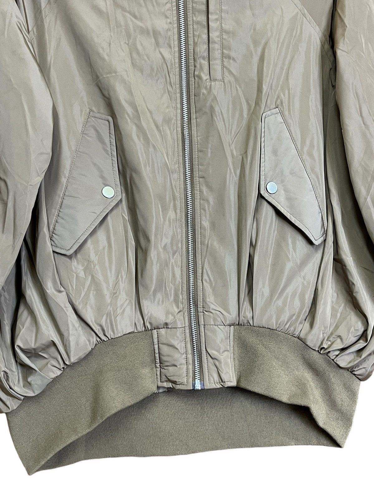 GU × Undercover UNDERCOVER x GU JUN TAKAHASHI BOMBER JACKET Size US M / EU 48-50 / 2 - 4 Thumbnail