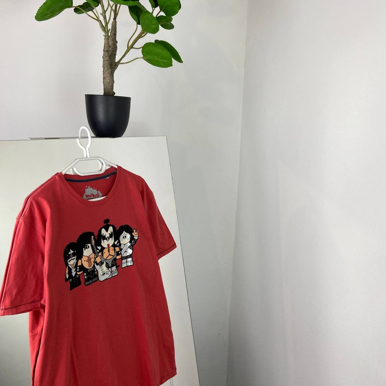 Band Tees Kiss Vintage Cartoon Face Logo Rock Band T-Shirt Size US L / EU 52-54 / 3 - 1 Thumbnail