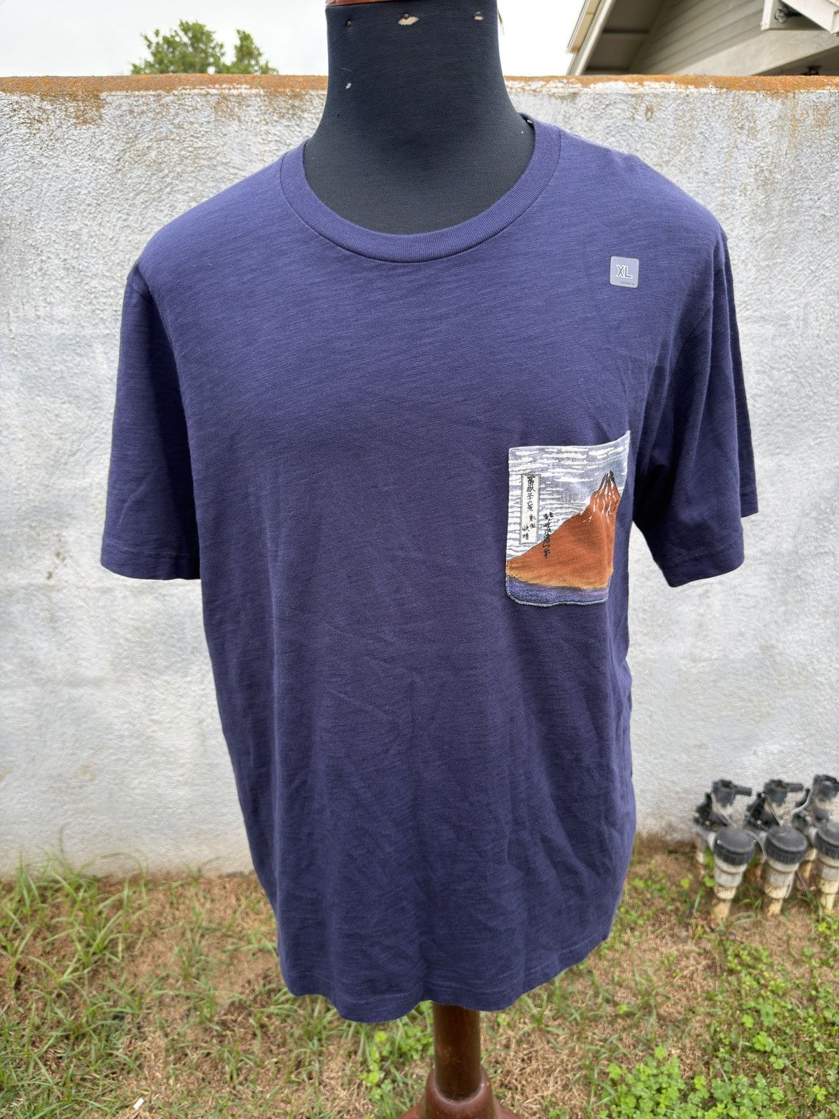 Uniqlo New Uniqlo UT Hokusai Blue Mount Fuji Pocket Men’s XL Navy Size US XL / EU 56 / 4 - 1 Thumbnail