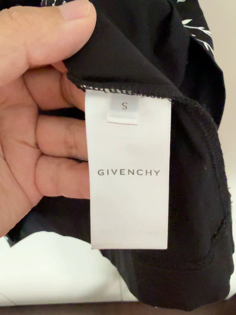 Givenchy Givenchy Crystal Studs Short-Sleeve T-Shirt, Gothic Design Size US S / EU 44-46 / 1 - 4 Thumbnail