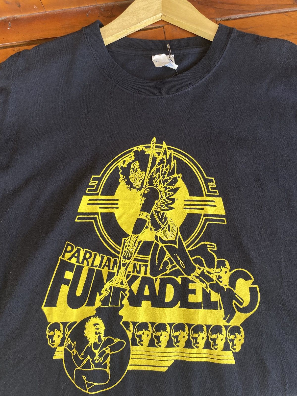 Vintage Vintage Parliament Funkadelic Tshirt Size US XL / EU 56 / 4 - 1 Thumbnail