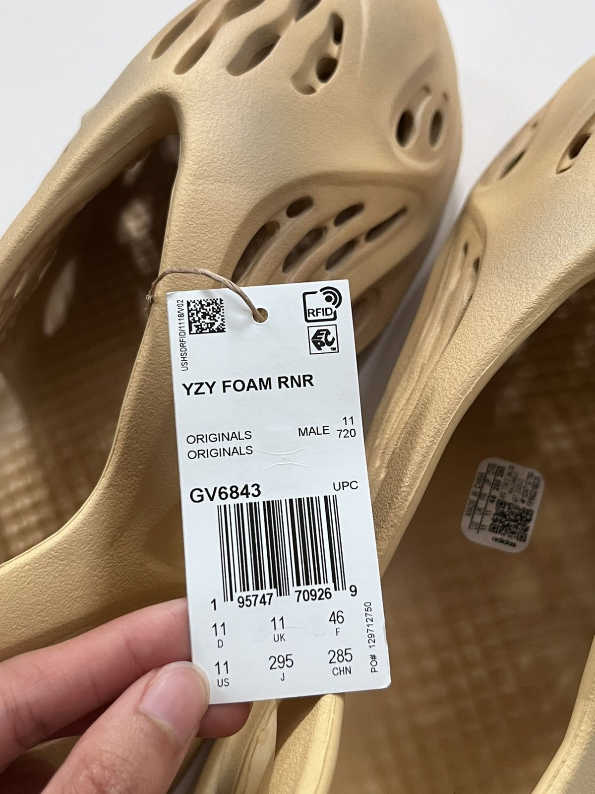 Yeezy YEEZY FOAM RNRS - Desert sand Size US 11 / EU 44 - 6 Thumbnail