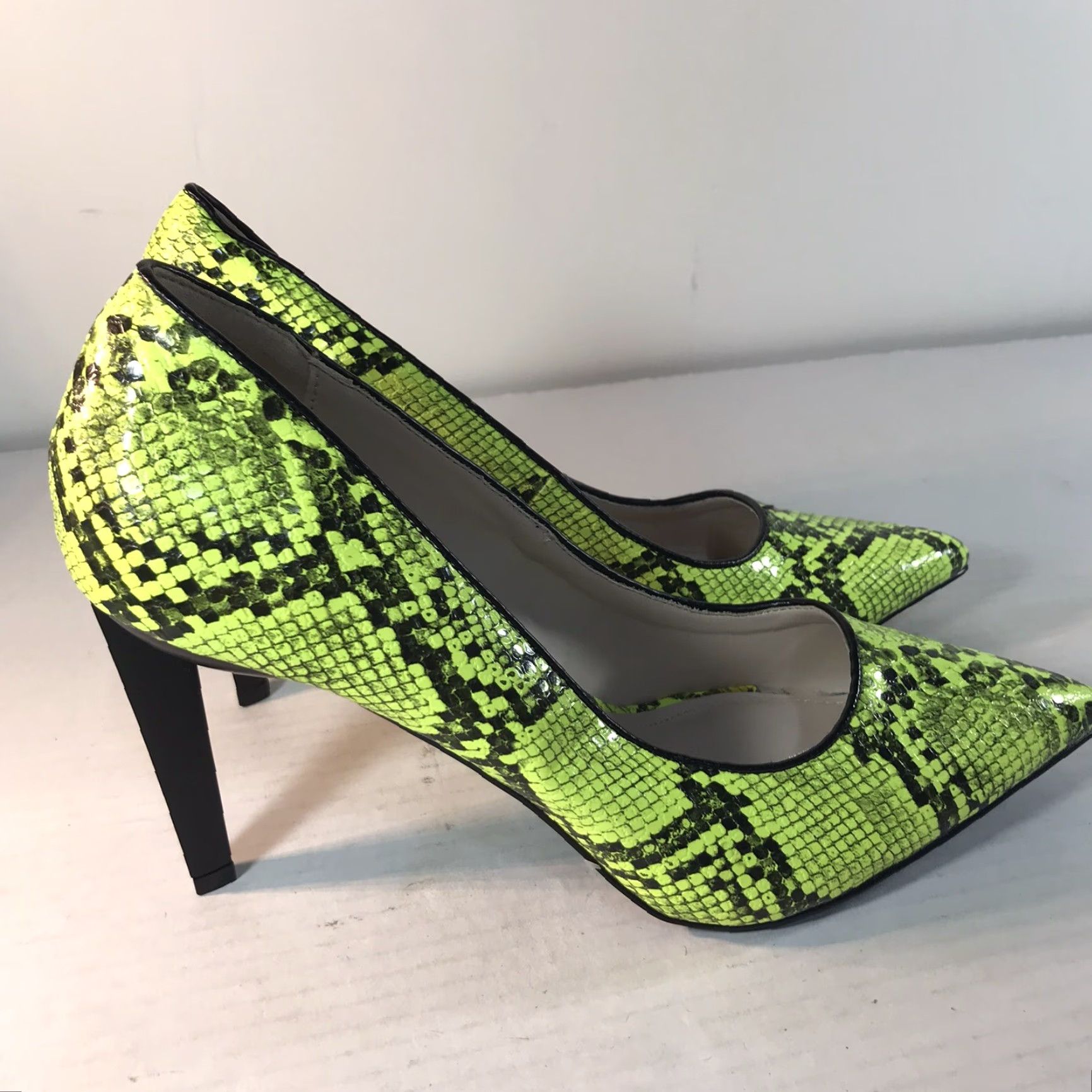 Vintage KENDALL + KYLIE Neon Yellow Black Faux Snakeskin 4in High Heel Pumps Women Size 8M Size US 8 / IT 38 - 2 Thumbnail