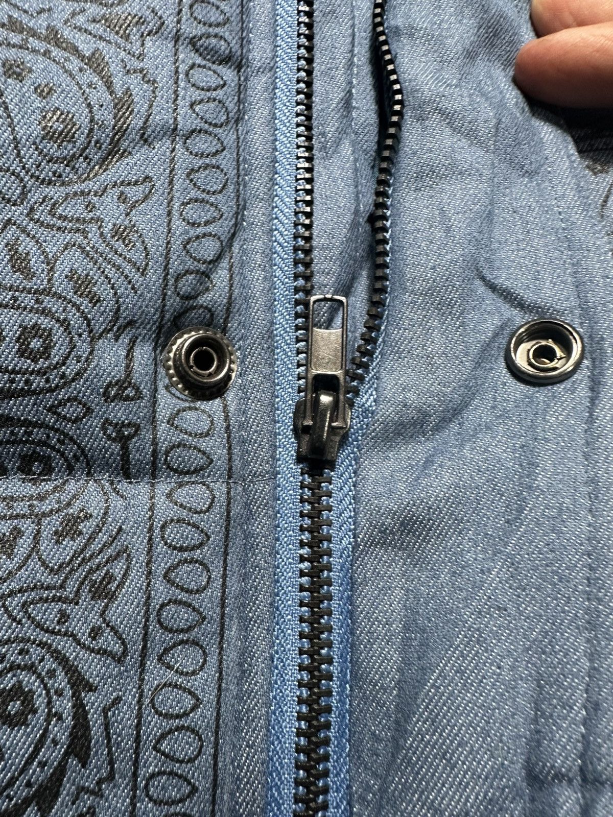 Japanese Brand Blue bandana paisley puffer vest from Unrelaxing Design. Size US L / EU 52-54 / 3 - 8 Thumbnail