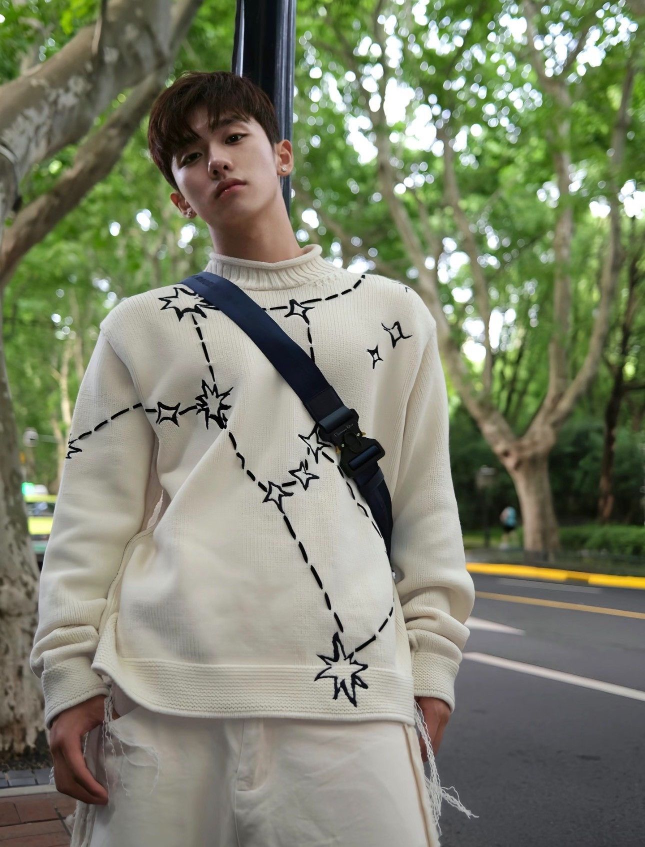 Dior Dior Beige Embroidered Star Sweater Size US M / EU 48-50 / 2 - 9 Thumbnail