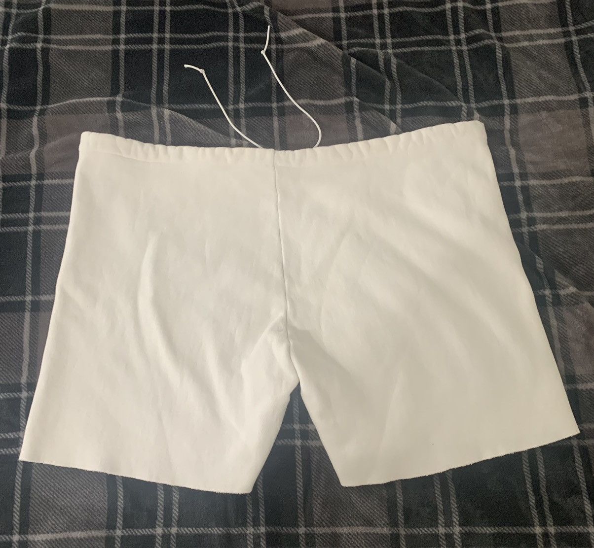 2時間特別値下げKANYE WEST YEEZY VULTURES SHORTSWHITE - パンツ