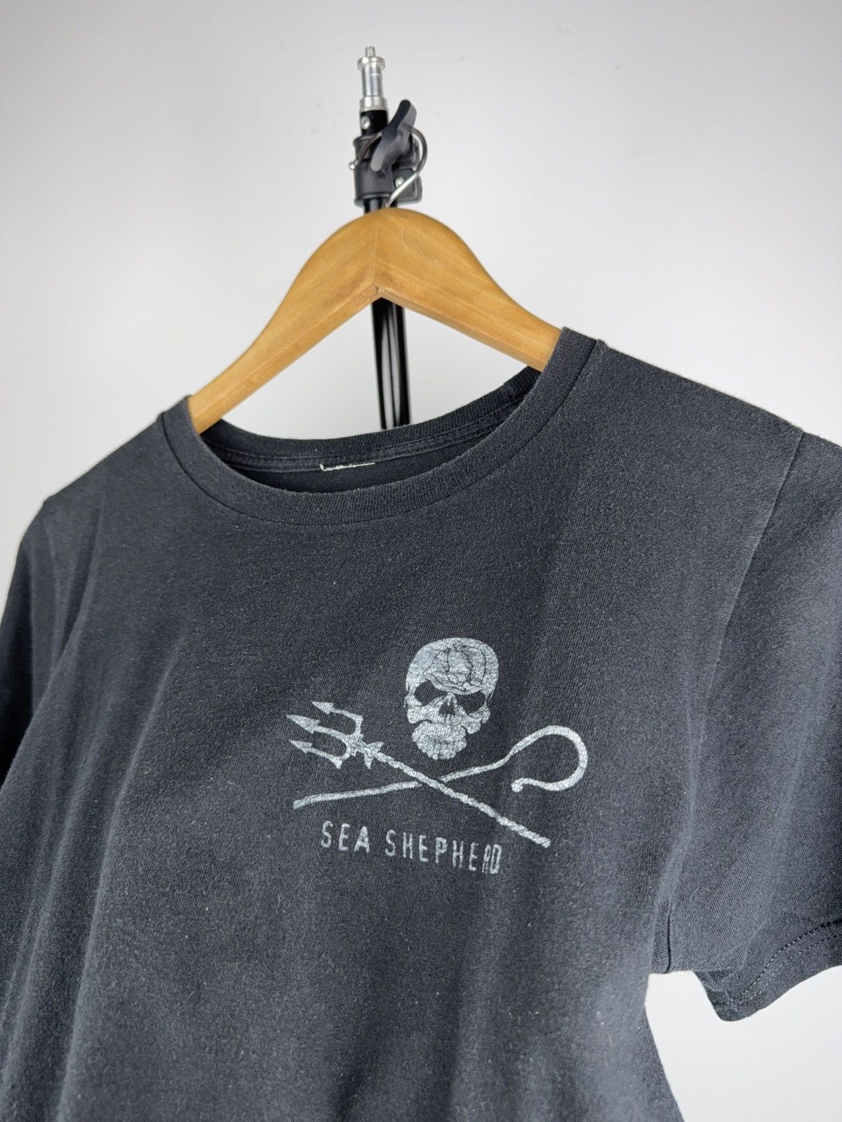 Vintage 00s Sea Shepherd Skull Trident Graphic T-Shirt Activist Tee Size US XS / EU 42 / 0 - 6 Thumbnail