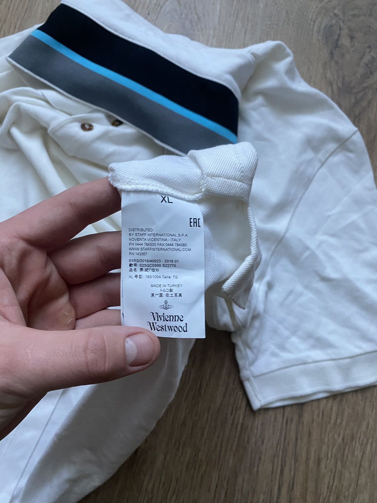 Other Vintage Vivienne Westwood Y2K Polo T-Shirt White 🐶 Size US XL / EU 56 / 4 - 6 Thumbnail
