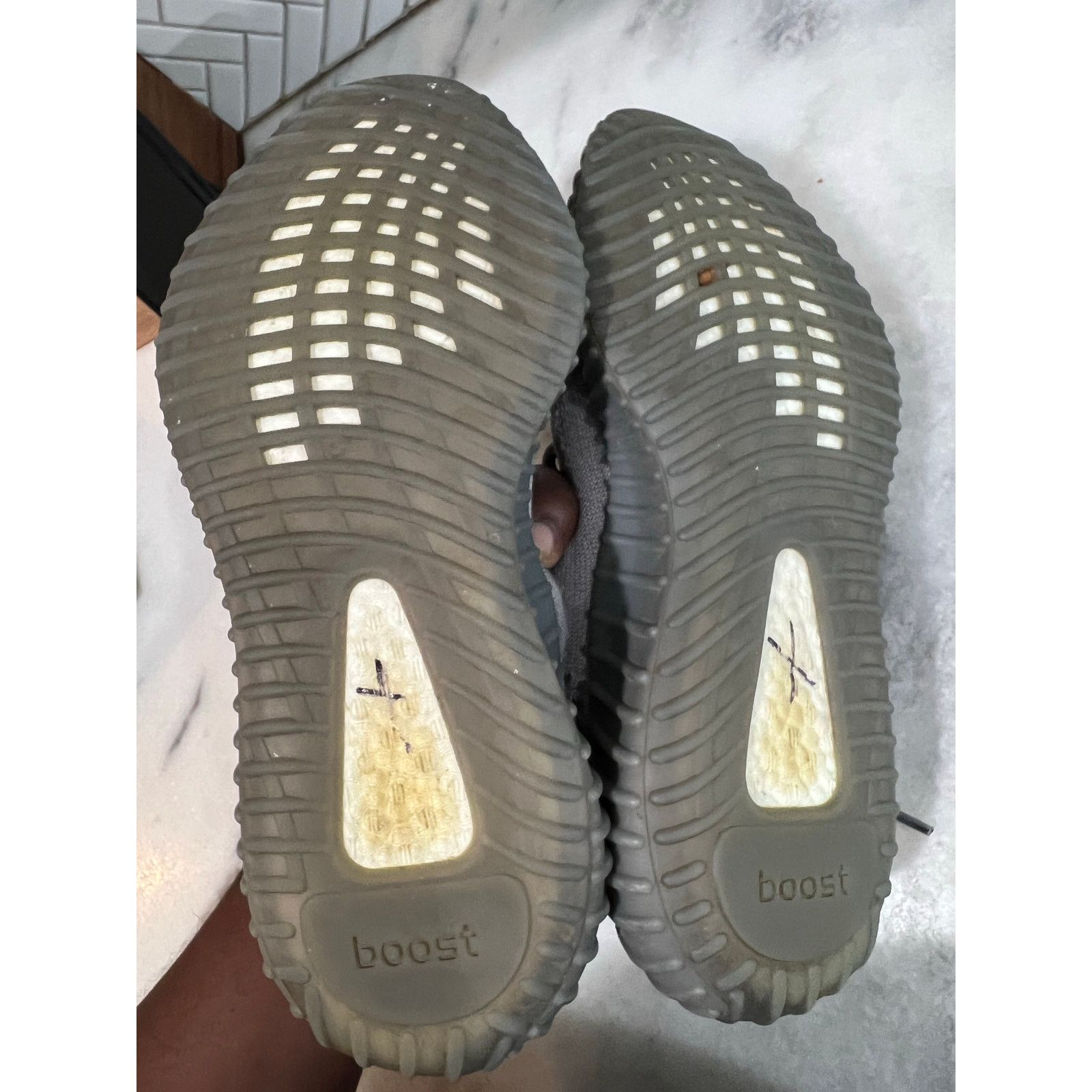 Adidas adidas Yeezy Boost 350 V2 Carbon Asriel Sz 9.5 Size US 9.5 / EU 42-43 - 4 Thumbnail