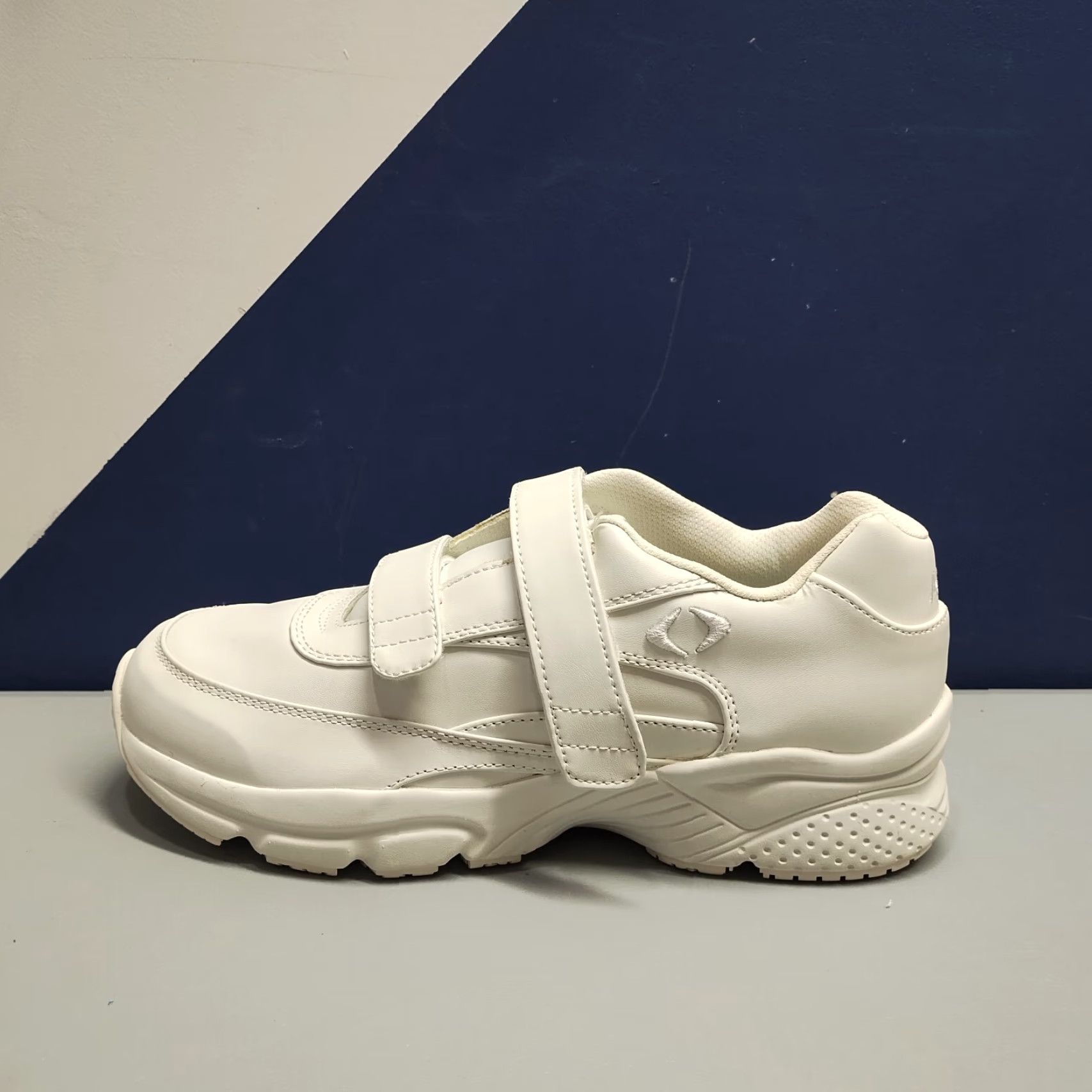 Doublet Apex Womens Walking Sneakers 12W White Logo Round Toe Low Top Size XL / US 12-14 / IT 48-50 - 5 Thumbnail