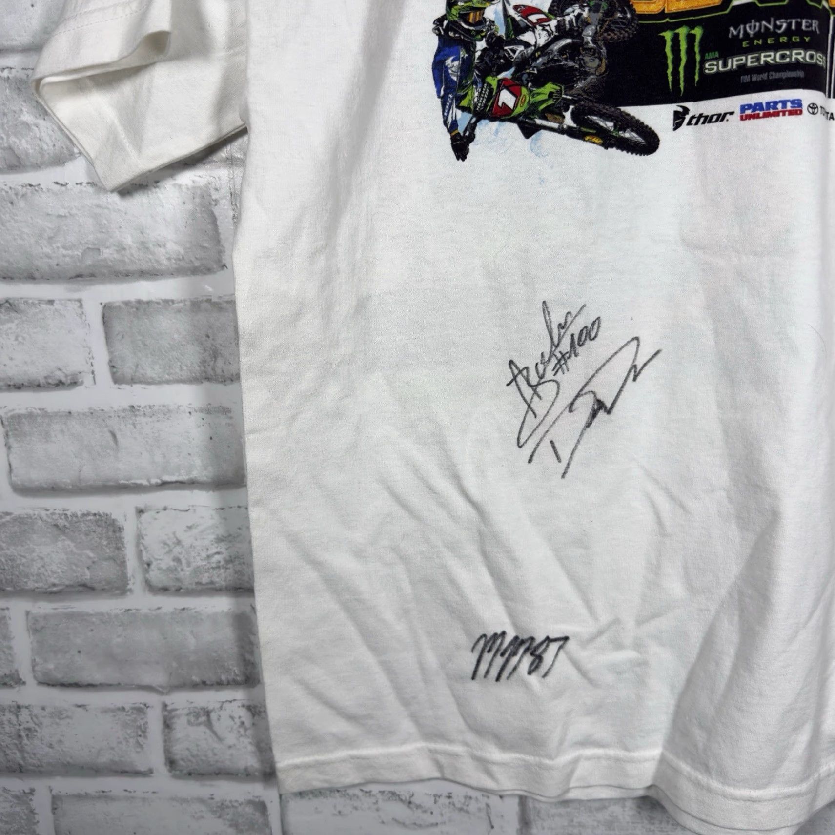 Vintage VINTAGE AUTOGRAPHED 2015 Santa Clara Motorbike White Graphic Tee Mens Size S Size US S / EU 44-46 / 1 - 3 Thumbnail