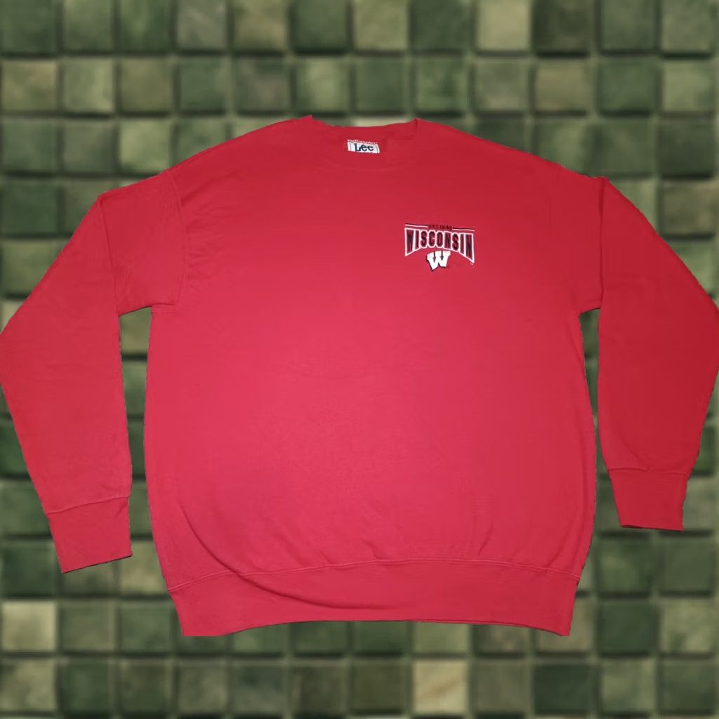 LeSportsac VINTAGE Wisconsin University Badgers Sweatshirt Crewneck Lee Sports Large Red 90s Sports Unisex Adults Size US L / EU 52-54 / 3 - 1 Thumbnail