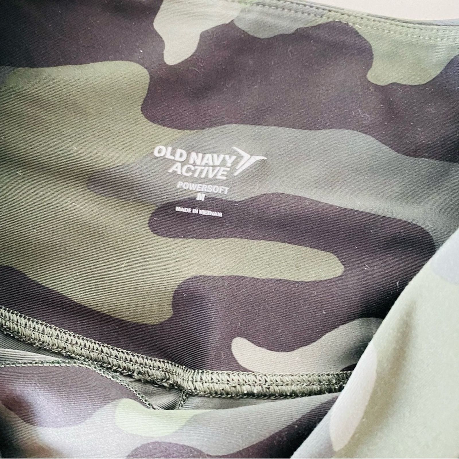 Old Navy OLD NAVY Olive Green Black Camo Print High Rise Biker Shorts Size 30" / US 8 / IT 44 - 8 Thumbnail