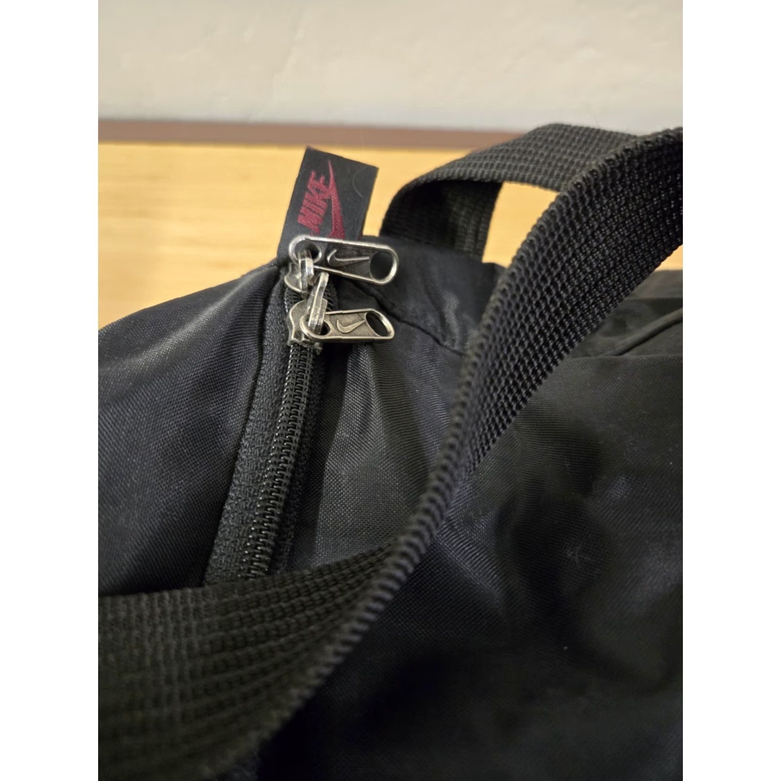 Nike VINTAGE Nike Gym Duffle Bag Black Medium Man Duffle Zip Nylon Embroidered Swoosh 90s Size ONE SIZE - 7 Thumbnail