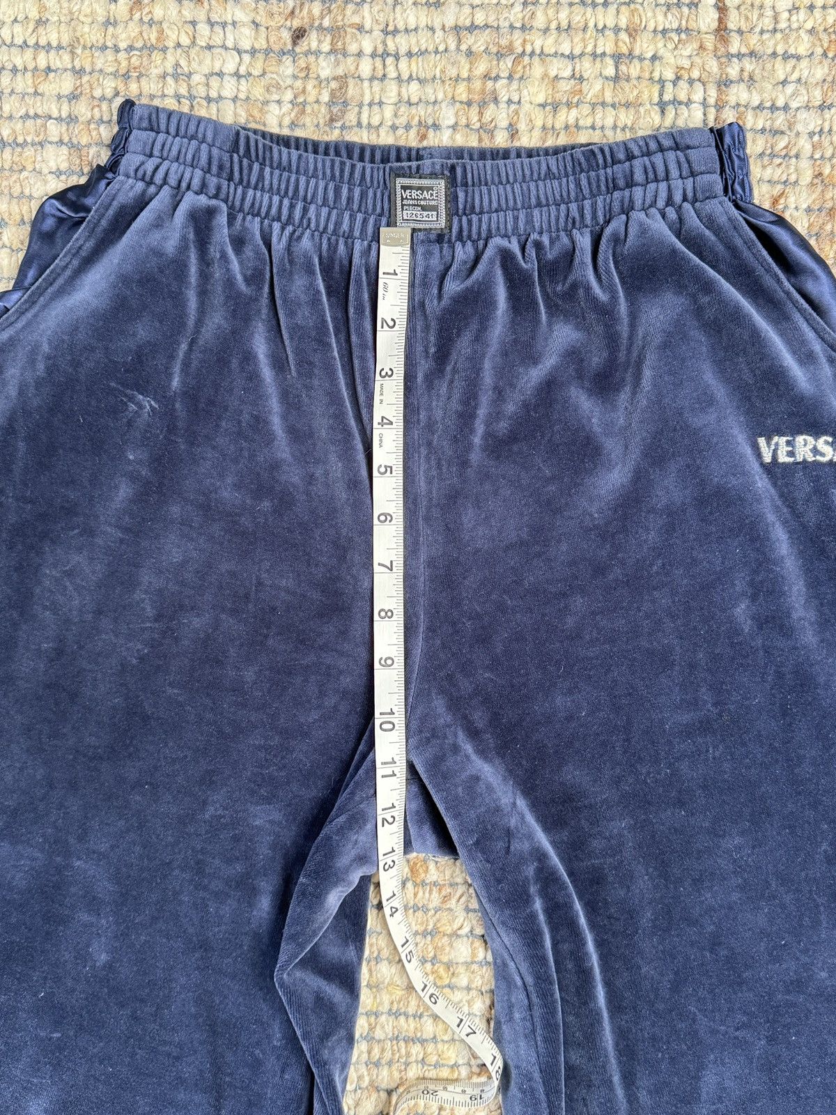 Versace Jeans Couture Versace navy blue velour sweatpants w/satin pocket details Size US 30 / EU 46 - 4 Thumbnail