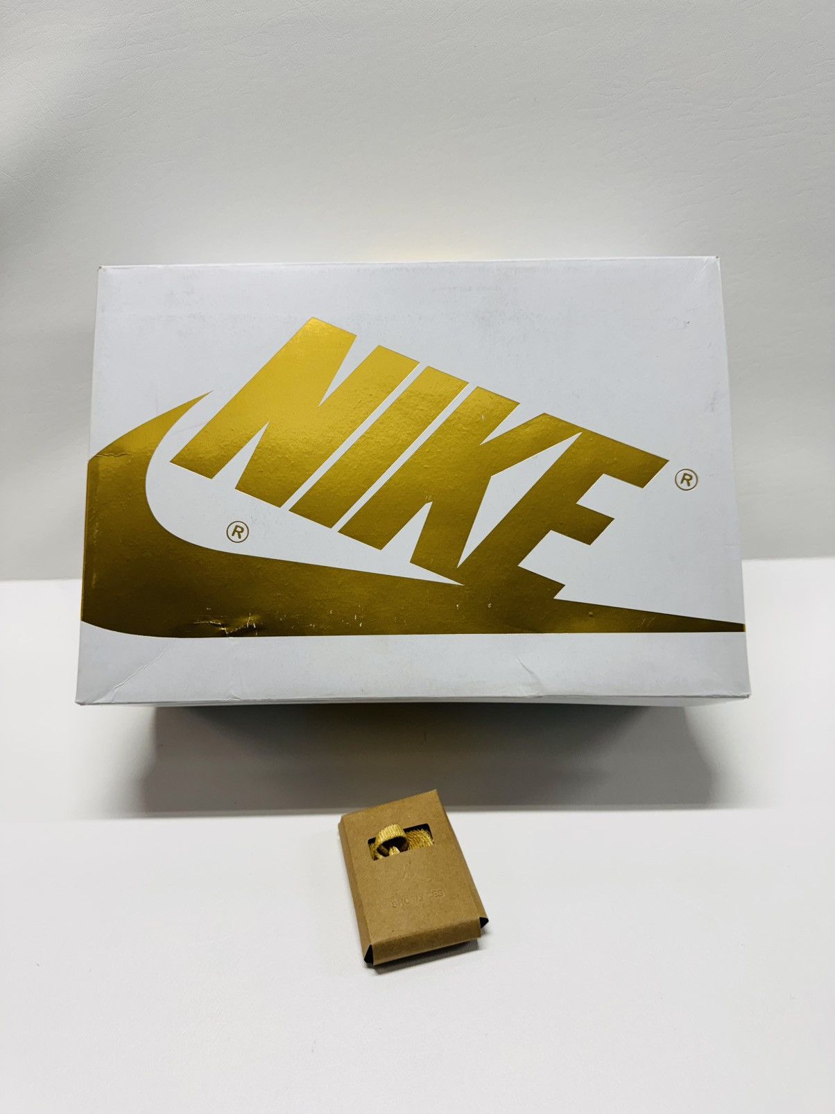 Jordan Brand Air Jordan 1 Retro High OG White/Metallic Gold Size US 11 / IT 41 - 8 Thumbnail