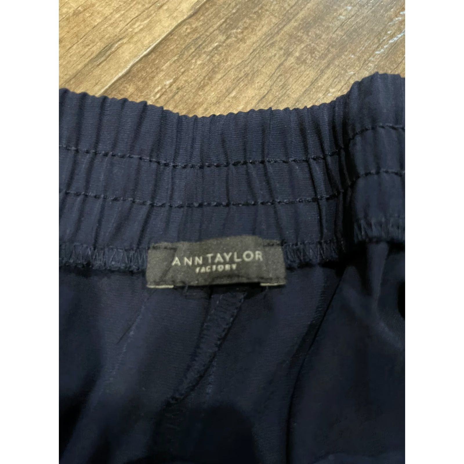Ann Taylor VINTAGE Ann Taylor Pants Capri Womens Size 37 x 25 Navy Blue Stretch Waist Capris Navy Blue Womens Pants Regular Code: 37 x 25? Size 25" / US 0 / IT 36 - 4 Thumbnail