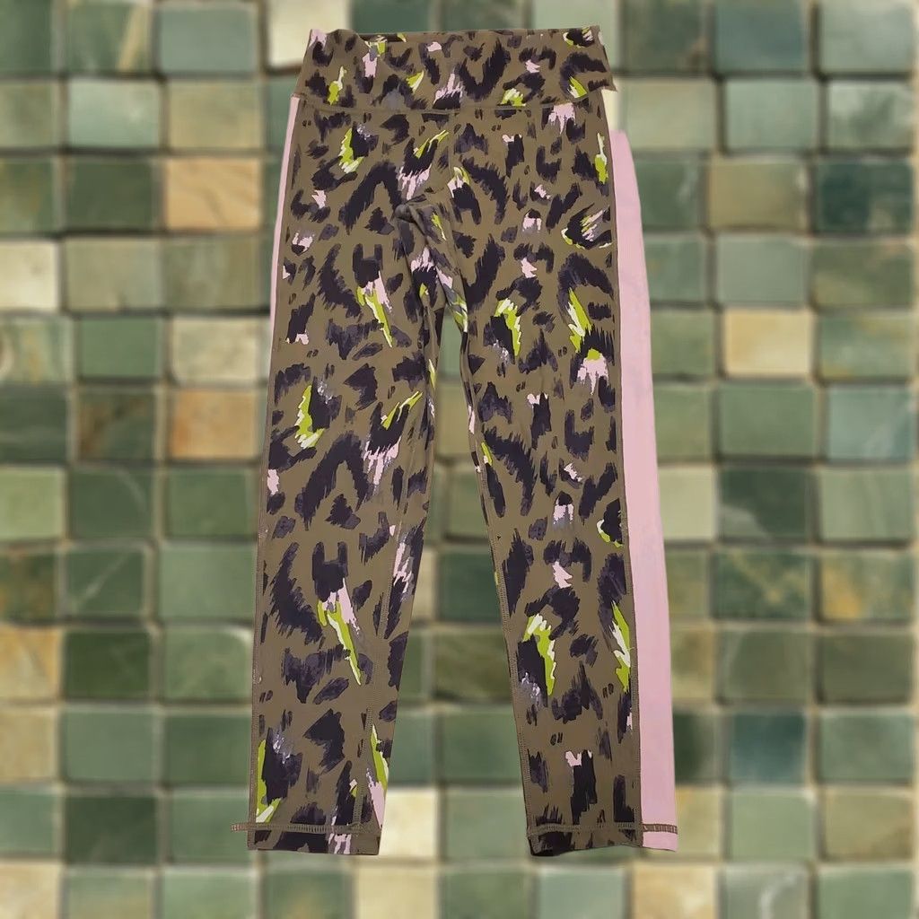 Vintage Aerie Leggings Womens L Green & Light Pink Animal Print Chill Play Move Athleisure Yoga Gym Size 36" / US 14 / IT 50 - 1 Thumbnail