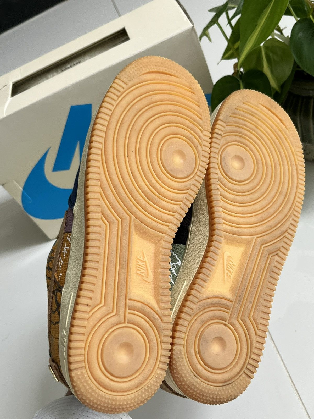 Nike × Travis Scott Nike Air Force 1 Low Travis Scott Cactus Jack Size US 8 / EU 41 - 7 Thumbnail