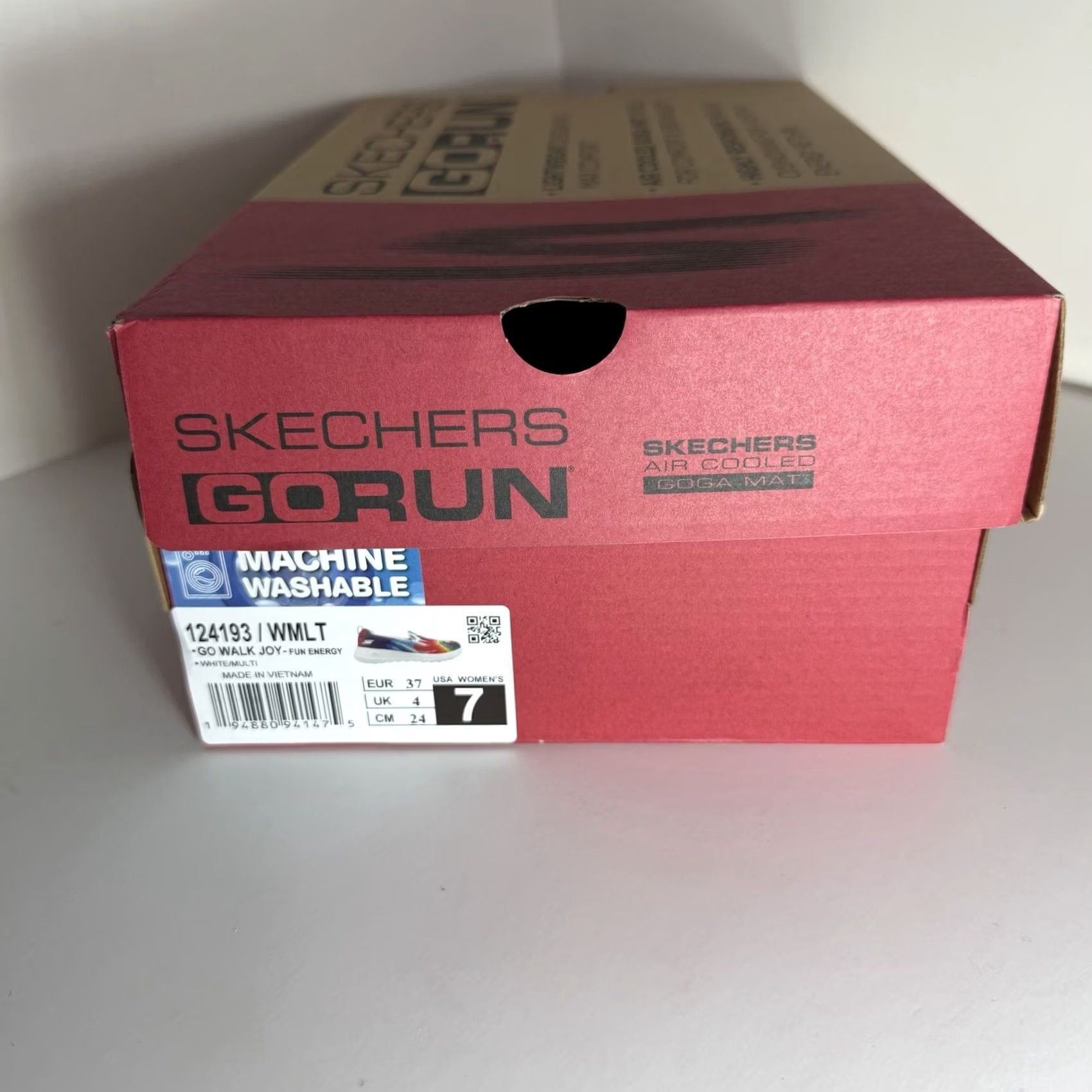 SKECHERS Skechers Slip On Go Walk Joy Tie Dye Women’s Size 7 124193 New With Box Mens Womens Girls Boys Size US 7 / IT 37 - 5 Thumbnail