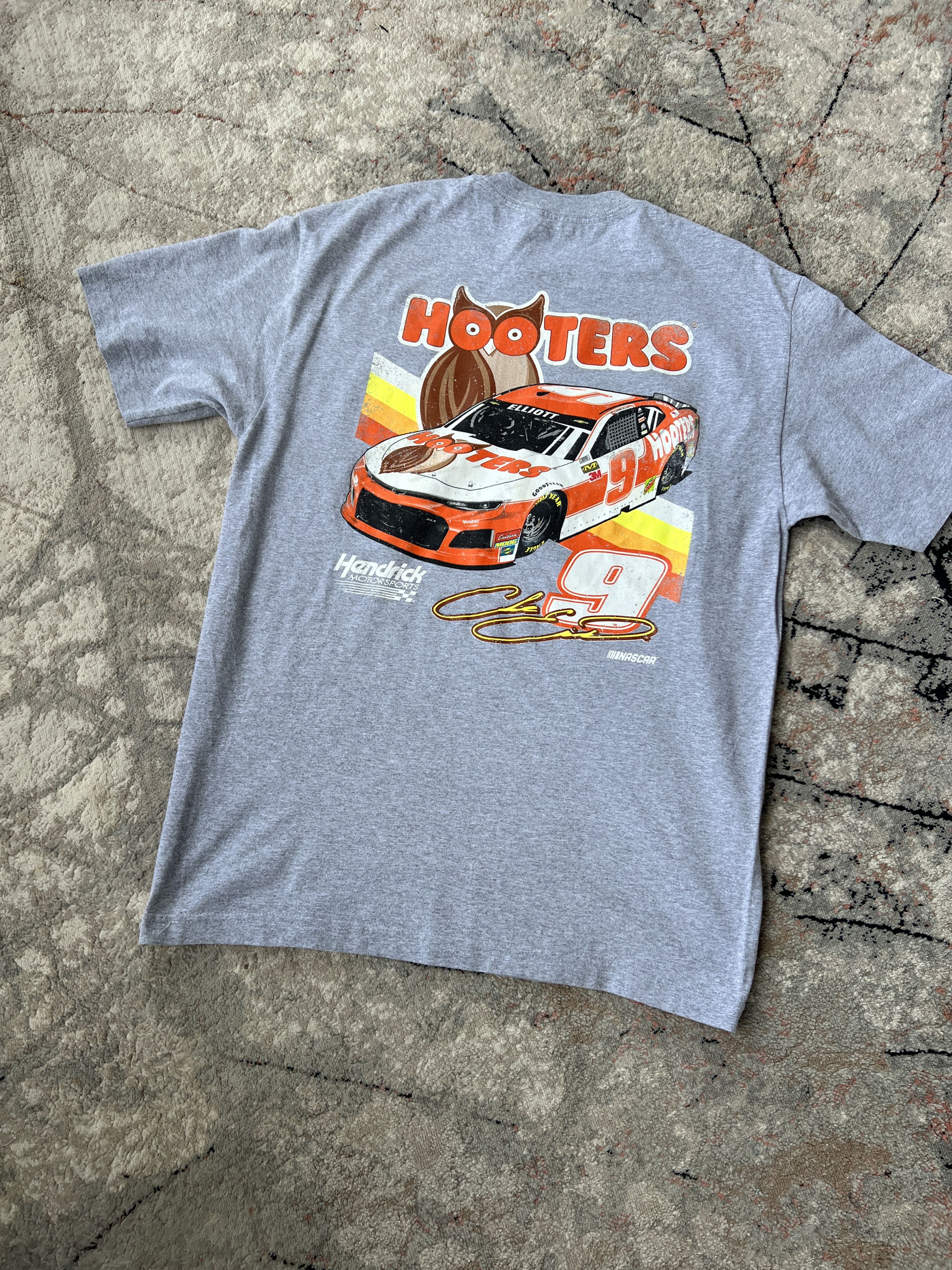 NASCAR Hendrick Motosports Hooters Nascar Tee Size US L / EU 52-54 / 3 - 1 Thumbnail