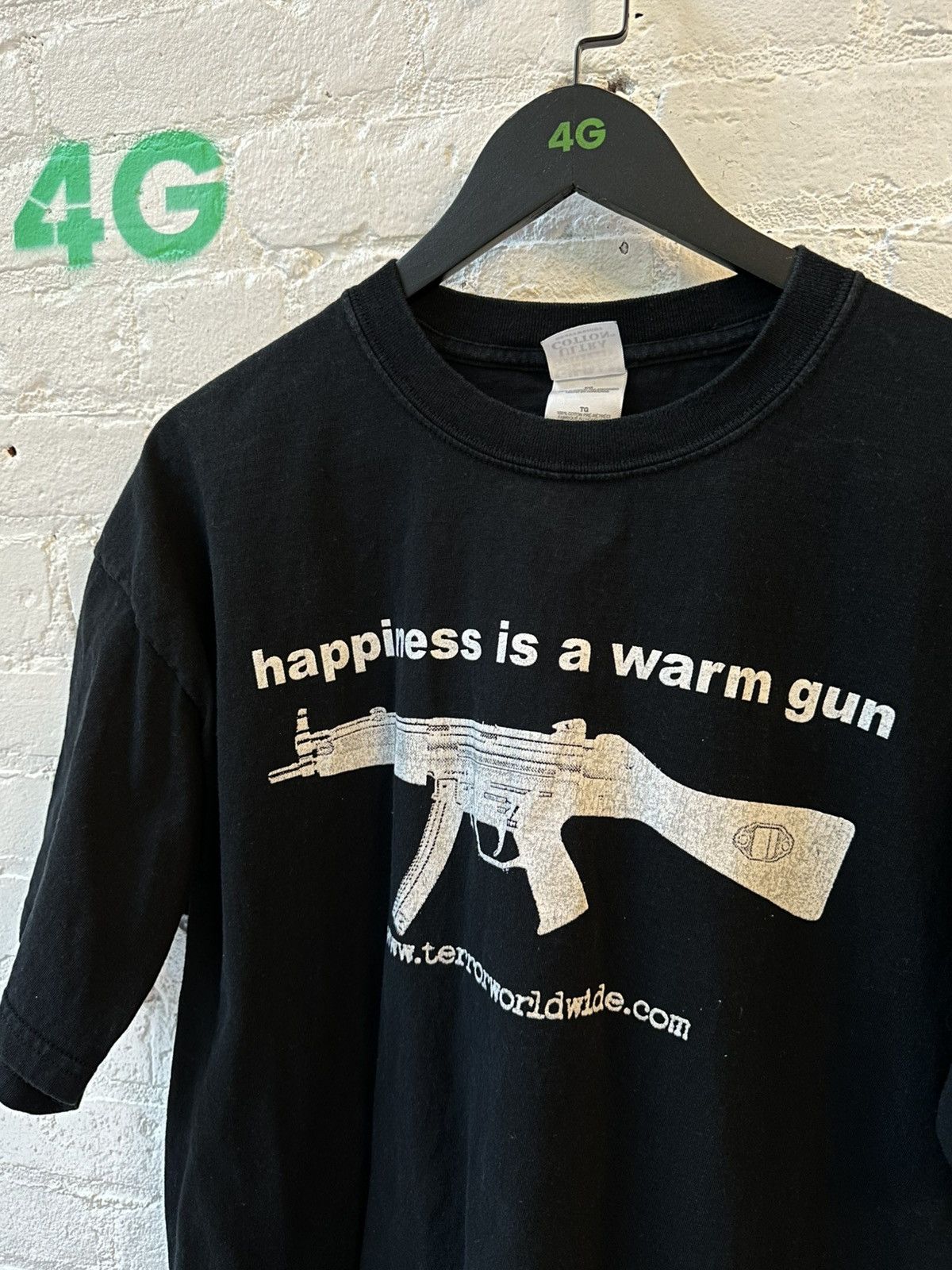 Vintage HAPPINESS IS A WARM GUN VINTAGE T Size US M / EU 48-50 / 2 - 2 Thumbnail