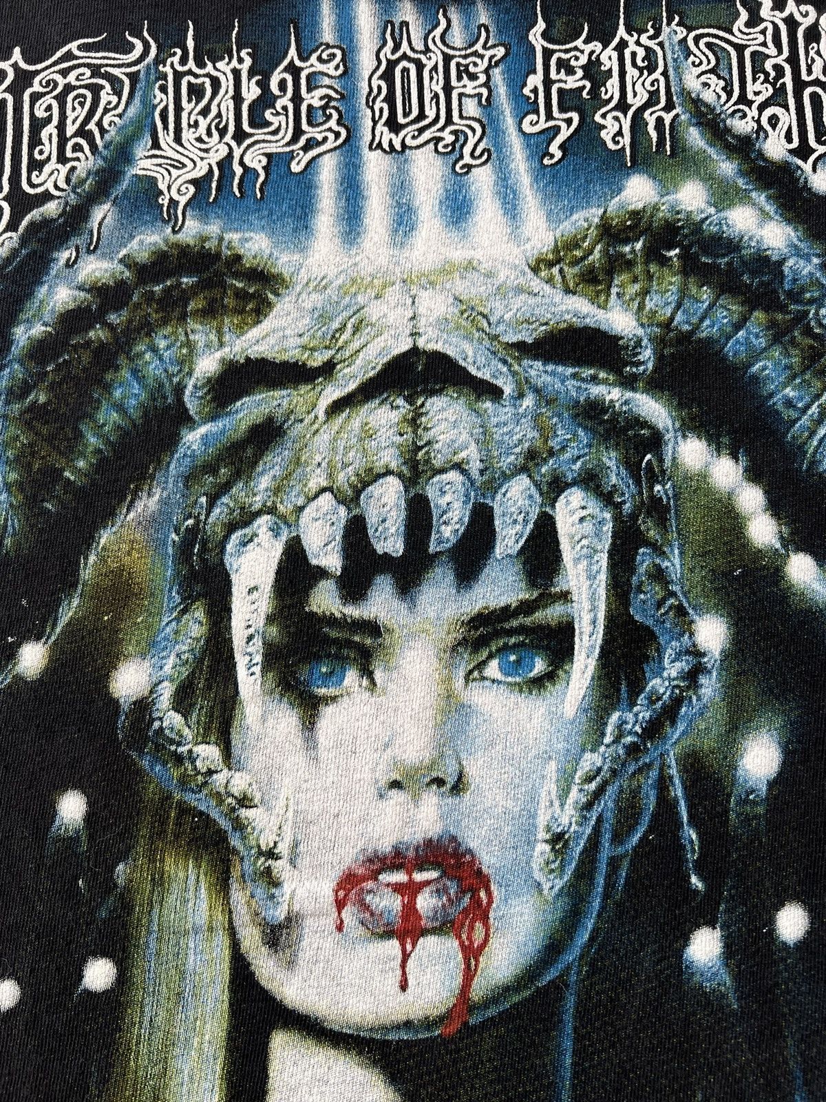 Band Tees Vintage 90s Cradle of Filth Fogs Kiss Artwork by Luis Royo Size US XL / EU 56 / 4 - 4 Thumbnail