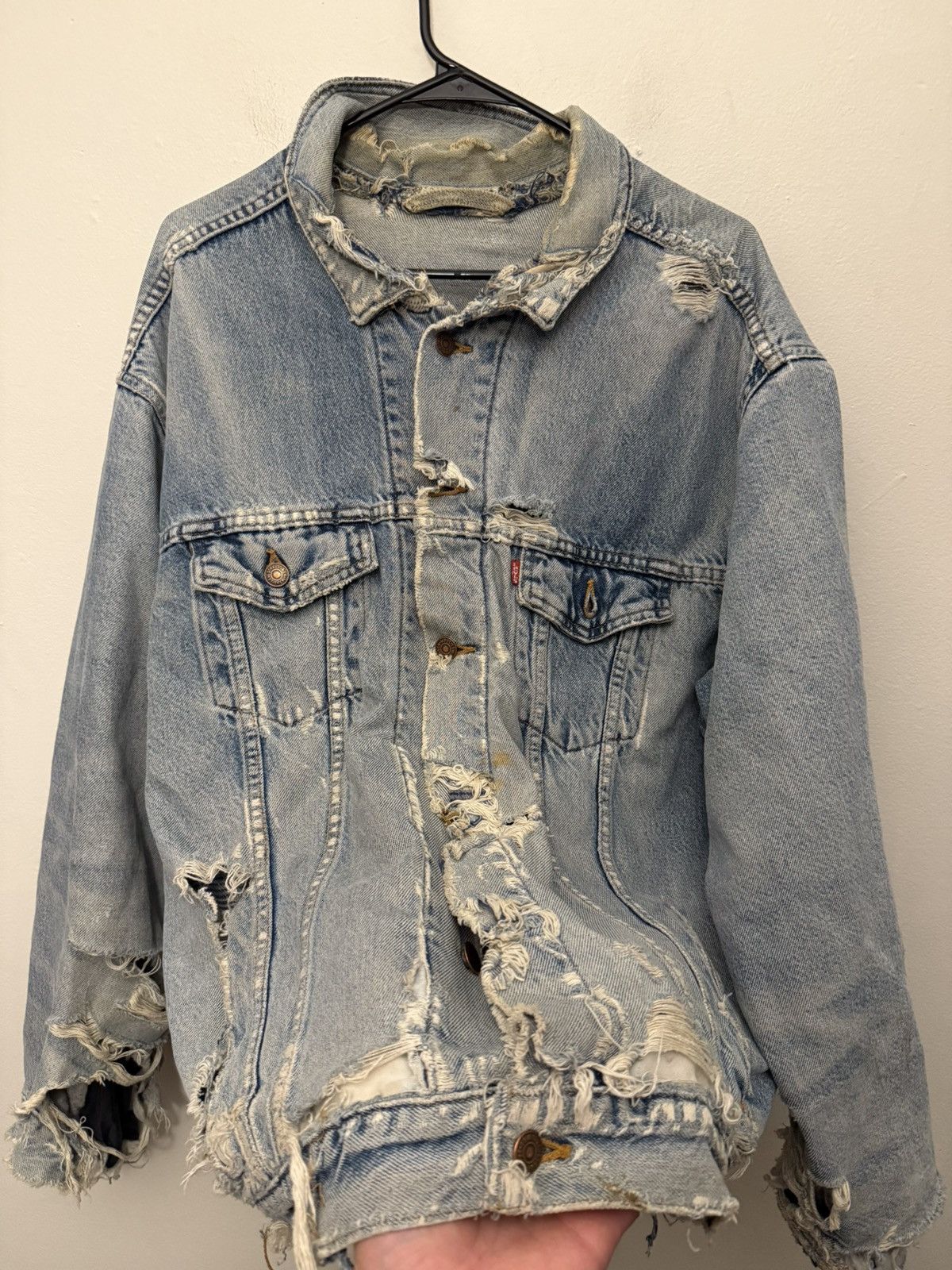 Vintage Vintage Levi’s Distressed Thrashed Denim Workwear Jacket Size US XL / EU 56 / 4 - 2 Thumbnail