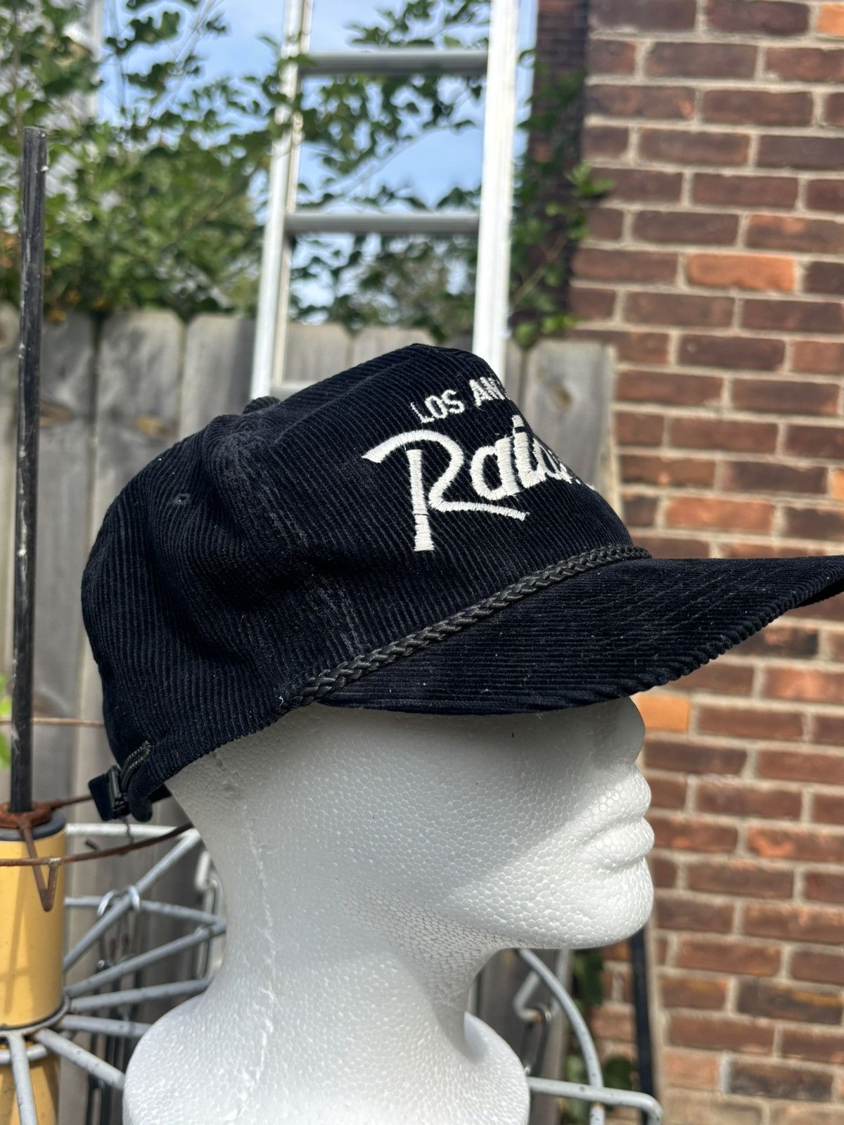 Los Angeles Apparel Vintage 1980’s corduroy Los Angeles Raiders latch-back cap Size ONE SIZE - 8 Thumbnail