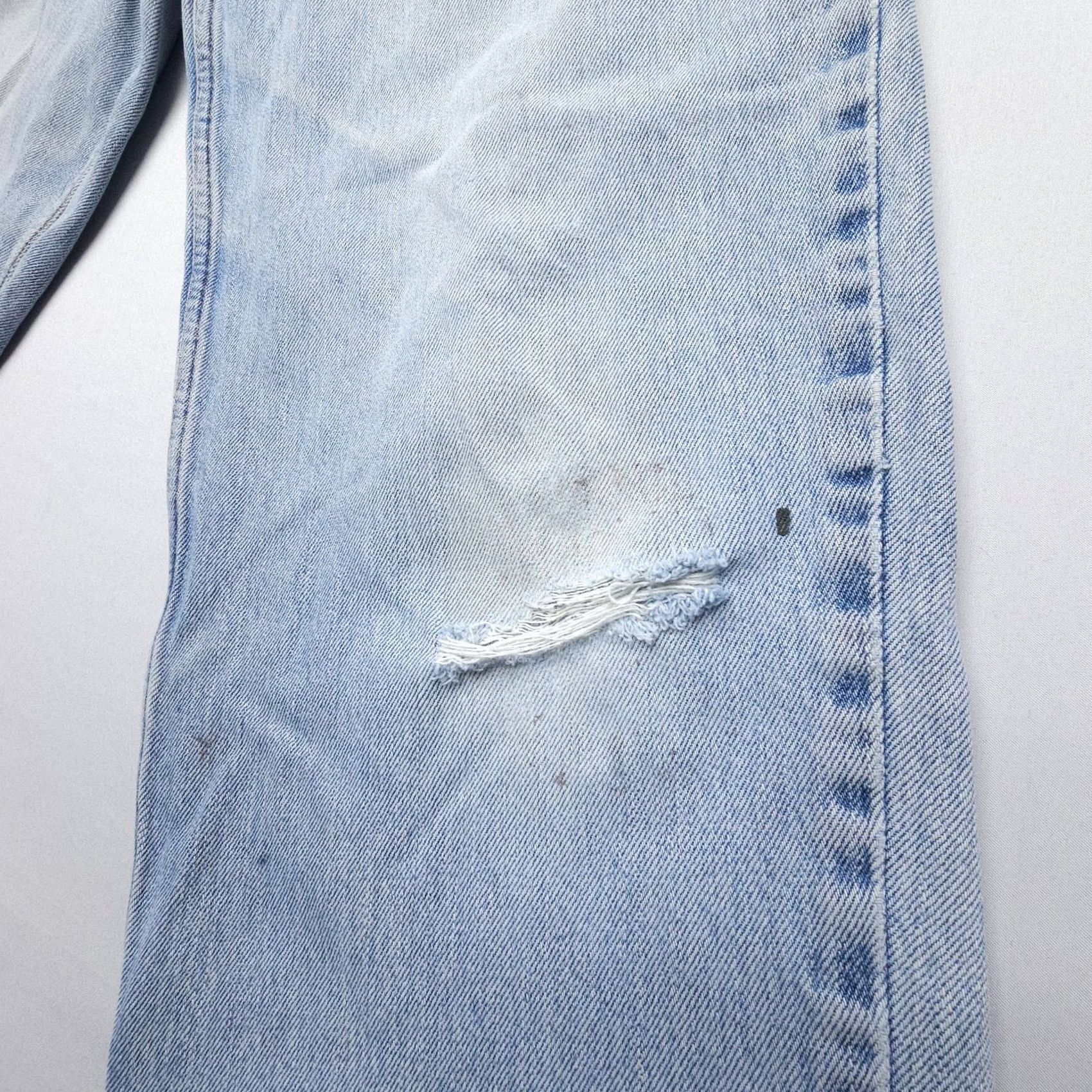 Levi's VINTAGE Levi's 560 Jeans Mens 33 x 34 Light Blue 90s American Baggy Comfort Fit 5-Pocket Denim Jeans Mens Size US 33 - 5 Thumbnail