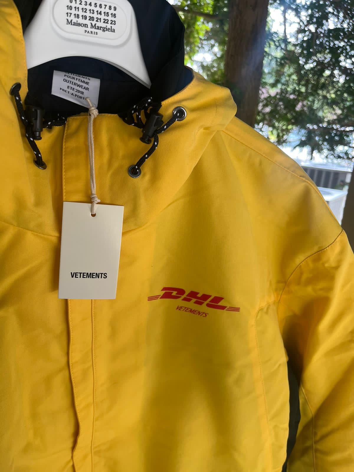 Vetements SS18 DHL Parka in Yellow Size US S / EU 44-46 / 1 - 10 Thumbnail