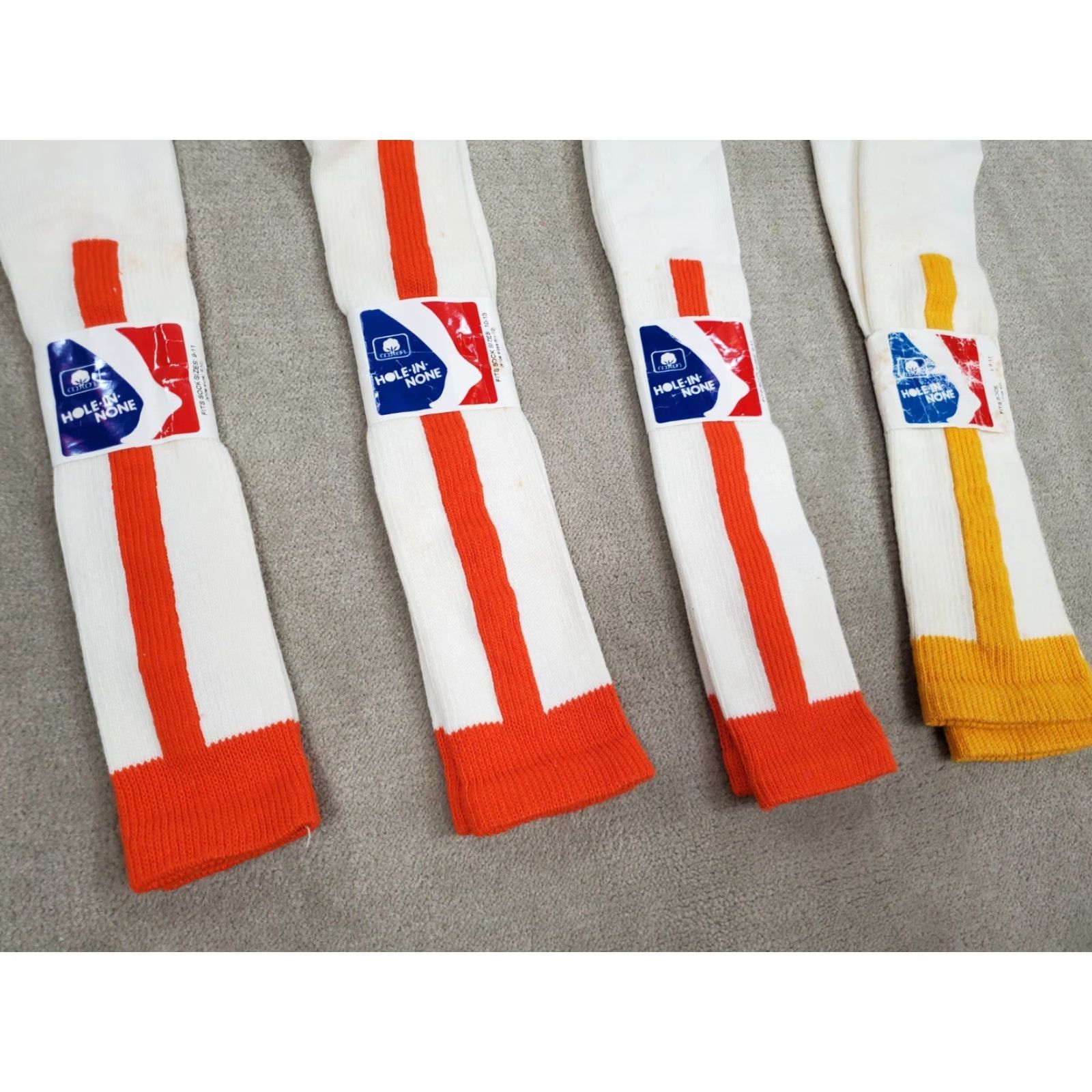 Vintage VINTAGE Hole in None Socks Mens 4 Pairs Crew White 7-9 4-12 USA Usa 80s 90s Classic Cushioned All Seasons Socks Mens Size ONE SIZE - 6 Thumbnail