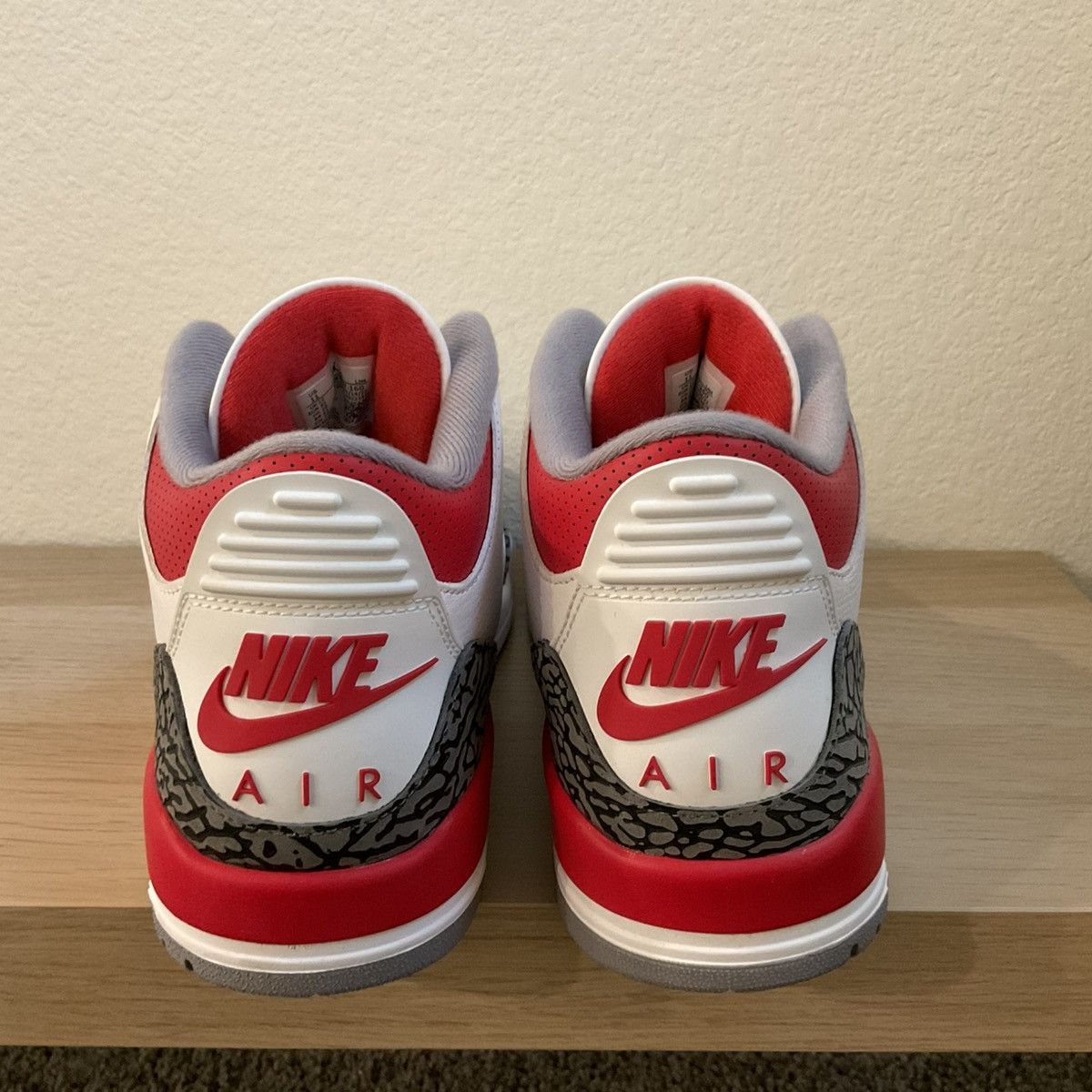 Nike Jordan 3 Retro Size US 11 / EU 44 - 2 Thumbnail