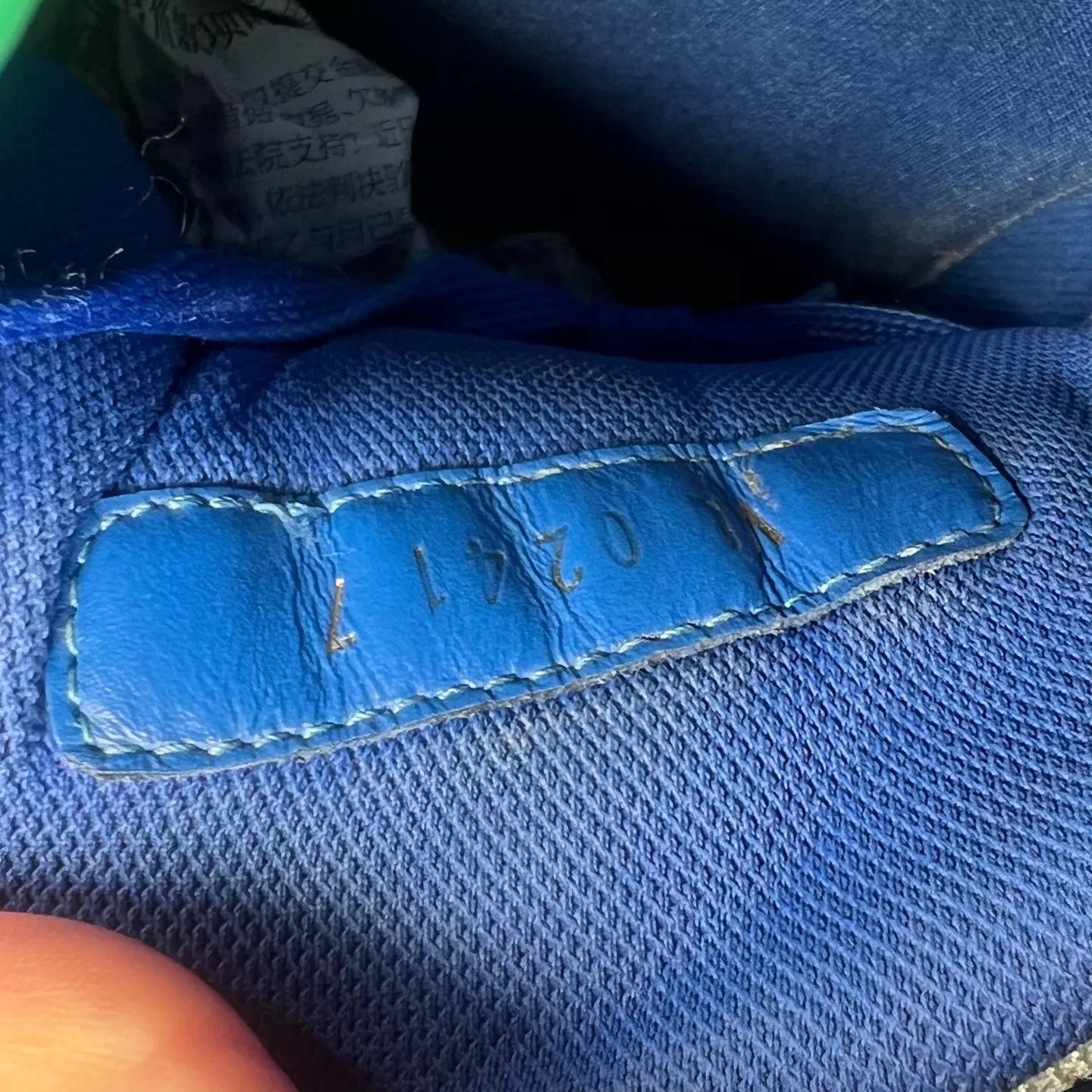 Louis Vuitton LV Trainer White Blue 7/41 Size US 8 / EU 41 - 8 Thumbnail
