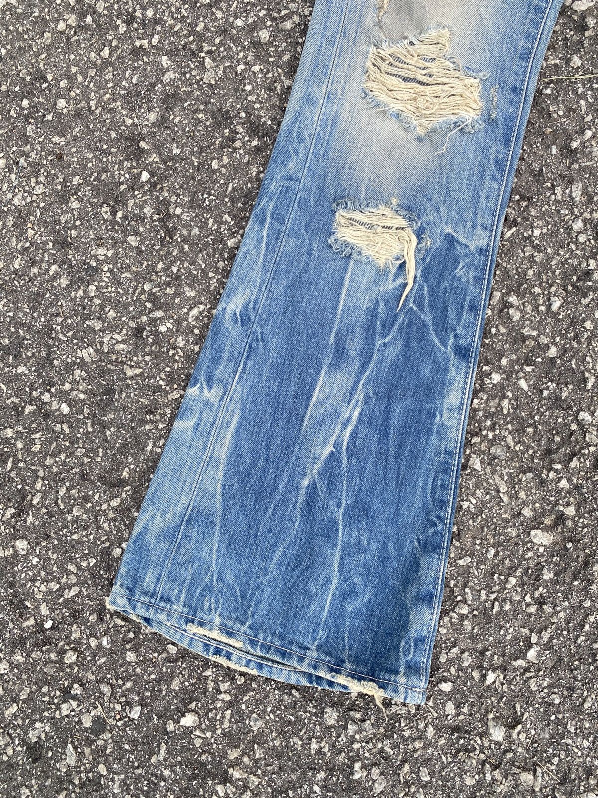 Japanese Brand × Tornado Mart × Vanquish Vanquish Japan Blue Washed Distressed Flare Denim Size US 32 / EU 48 - 4 Thumbnail