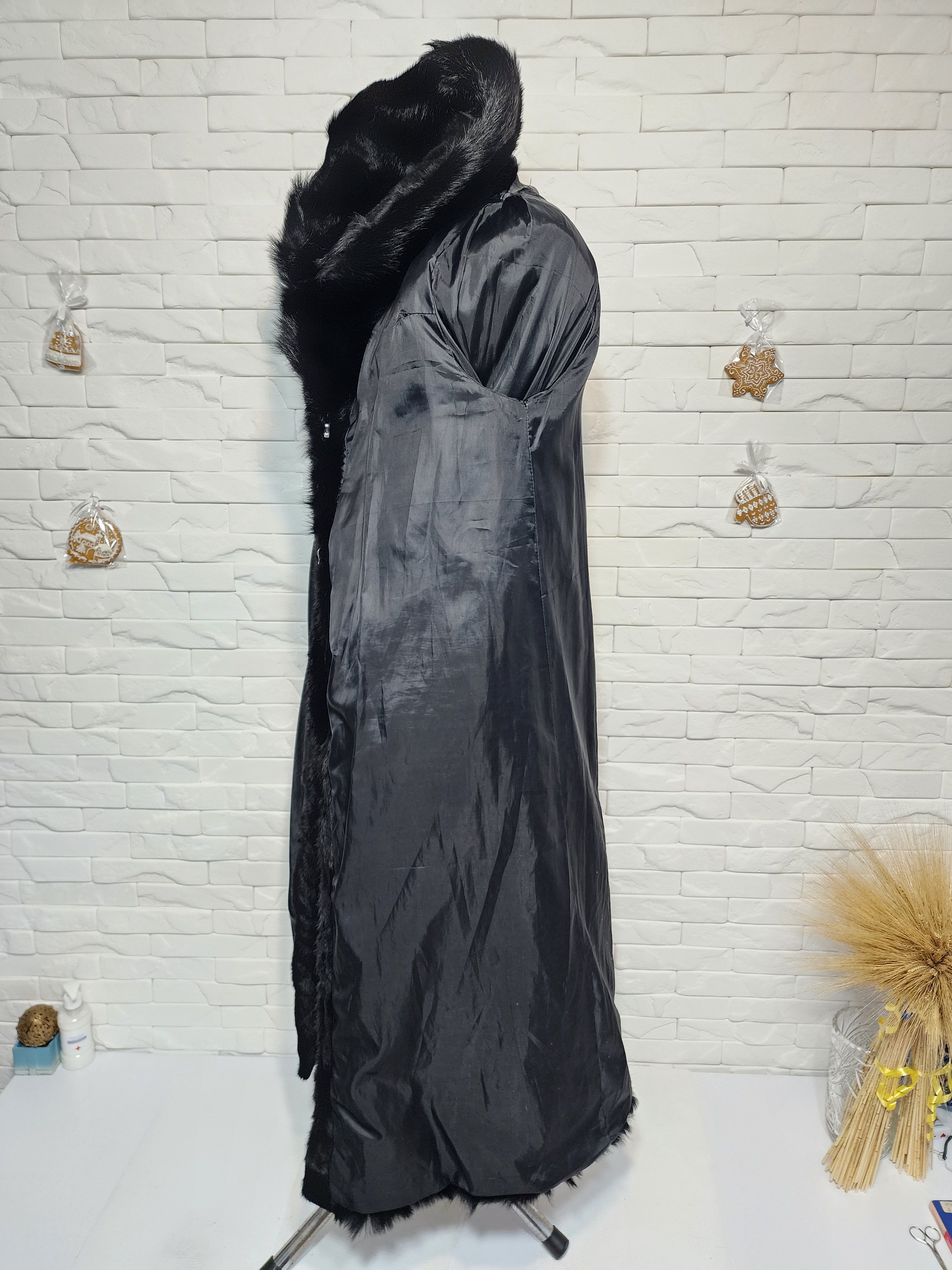 Furla Black Genuine Fur Coat: Women's Winter Coat Size XL / US 12-14 / IT 48-50 - 10 Thumbnail