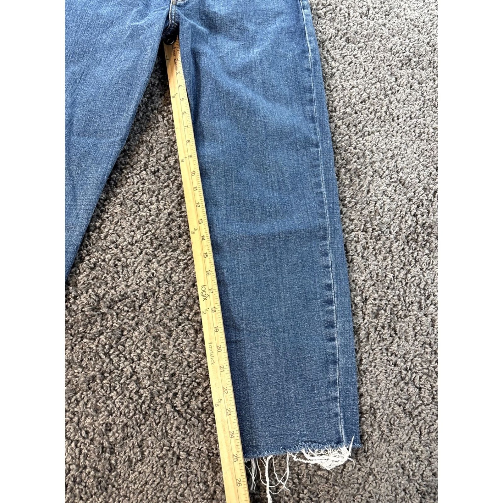 Abercrombie & Fitch Abercrombie & Fitch Jeans Womens 28 Blue High Rise Curve Love Mom Size Button Fly Med Wash Size 28" / US 6 / IT 42 - 2 Thumbnail