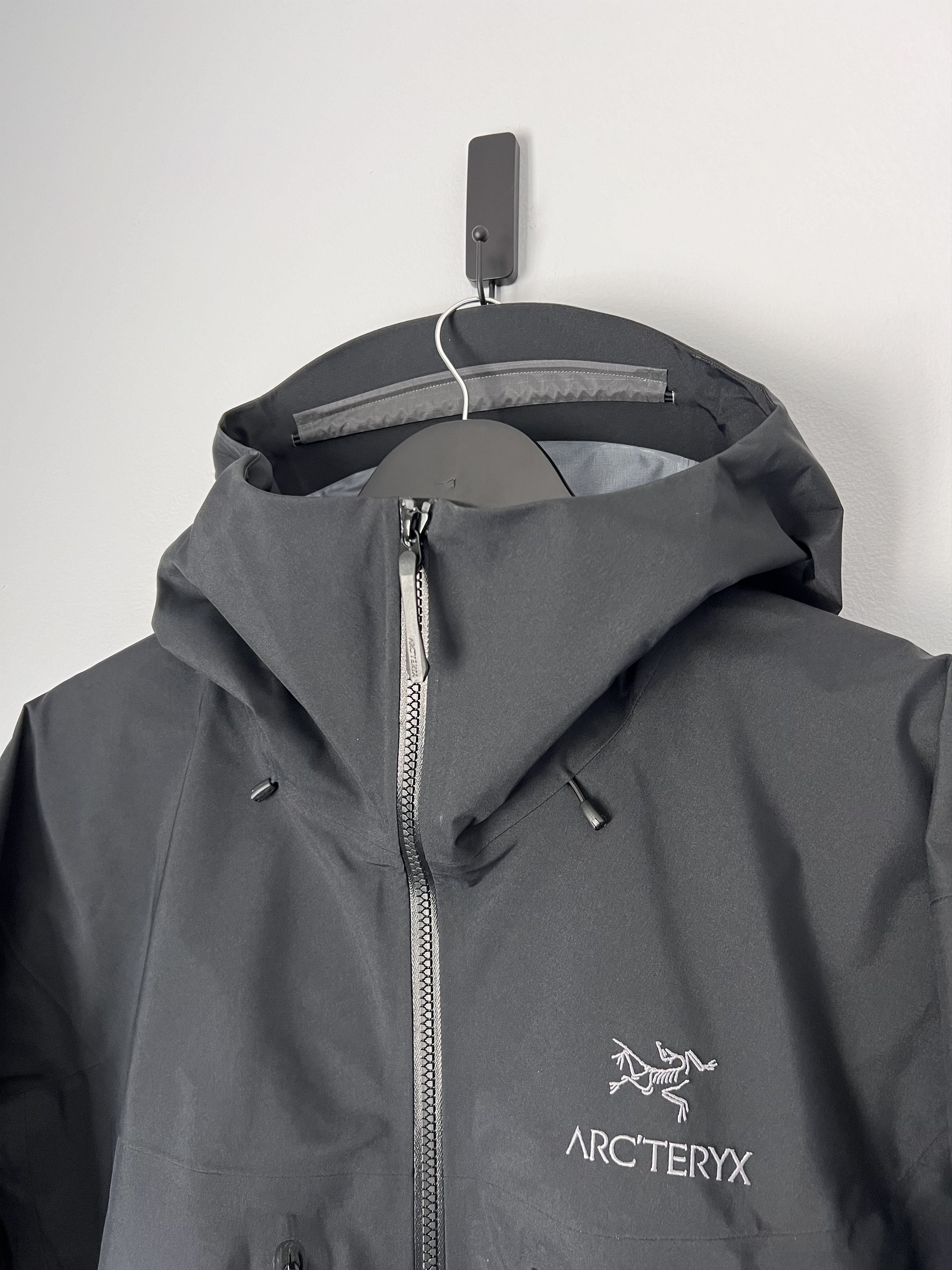 Arc'teryx Arc'Teryx Alpha SV Jacket in Black | Grailed