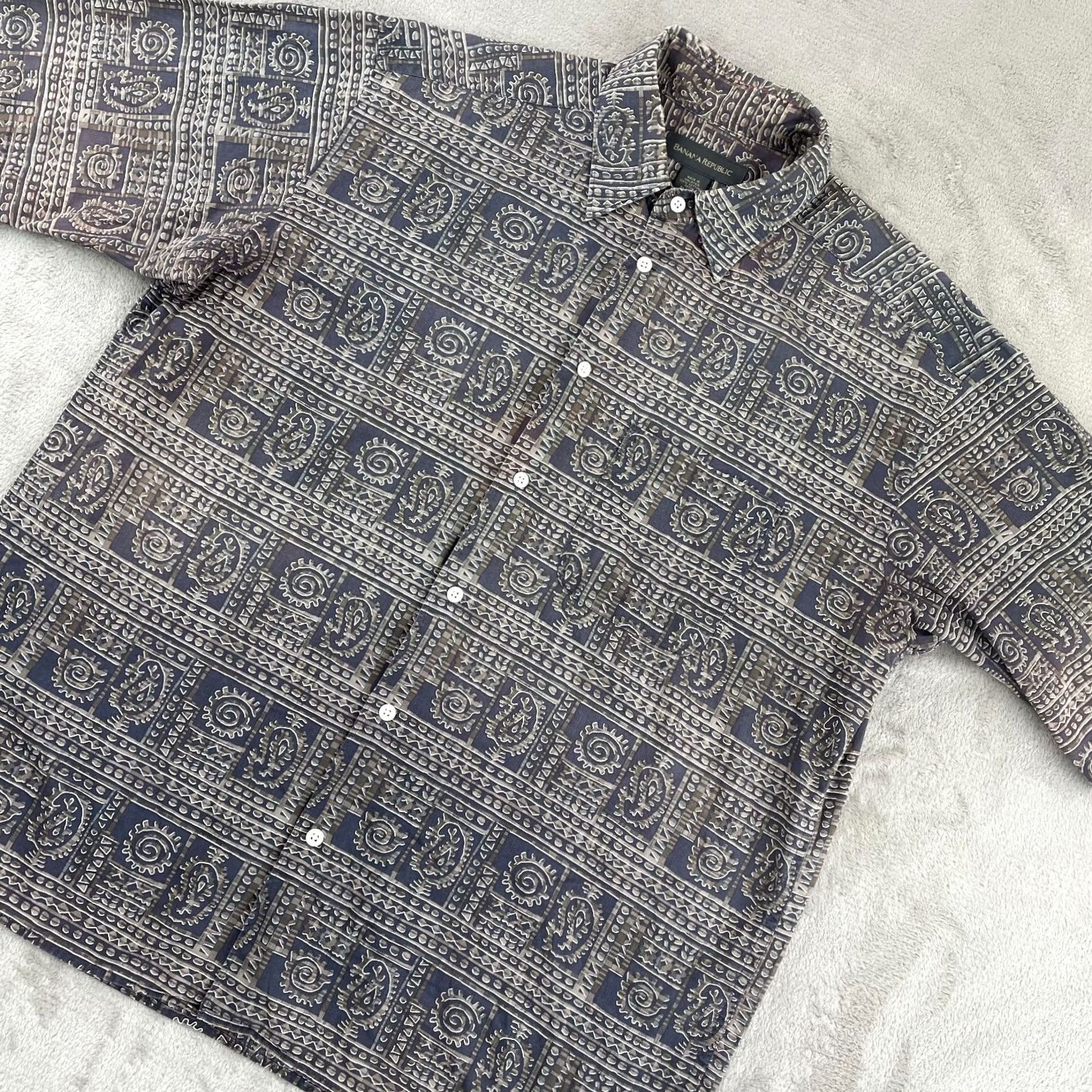 Banana Republic VINTAGE Banana Republic Shirt Men Large Paisley Geometric Tribal Short Sleeve Size US L / EU 52-54 / 3 - 4 Thumbnail