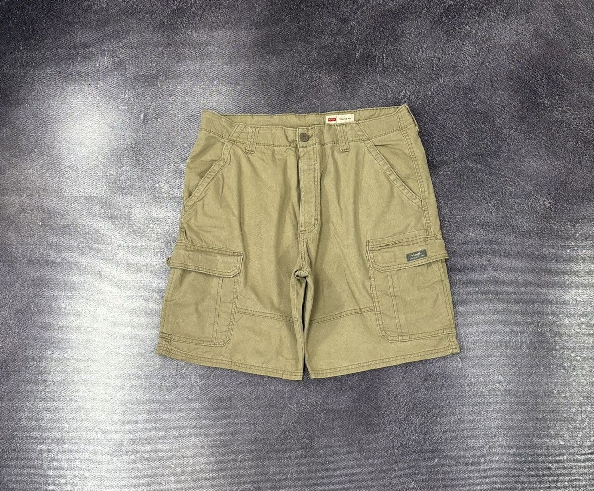 Vintage Vintage Wrangler Y2K Relaxed Fit Military Hype Cargo Shorts Size US 36 / EU 52 - 1 Thumbnail